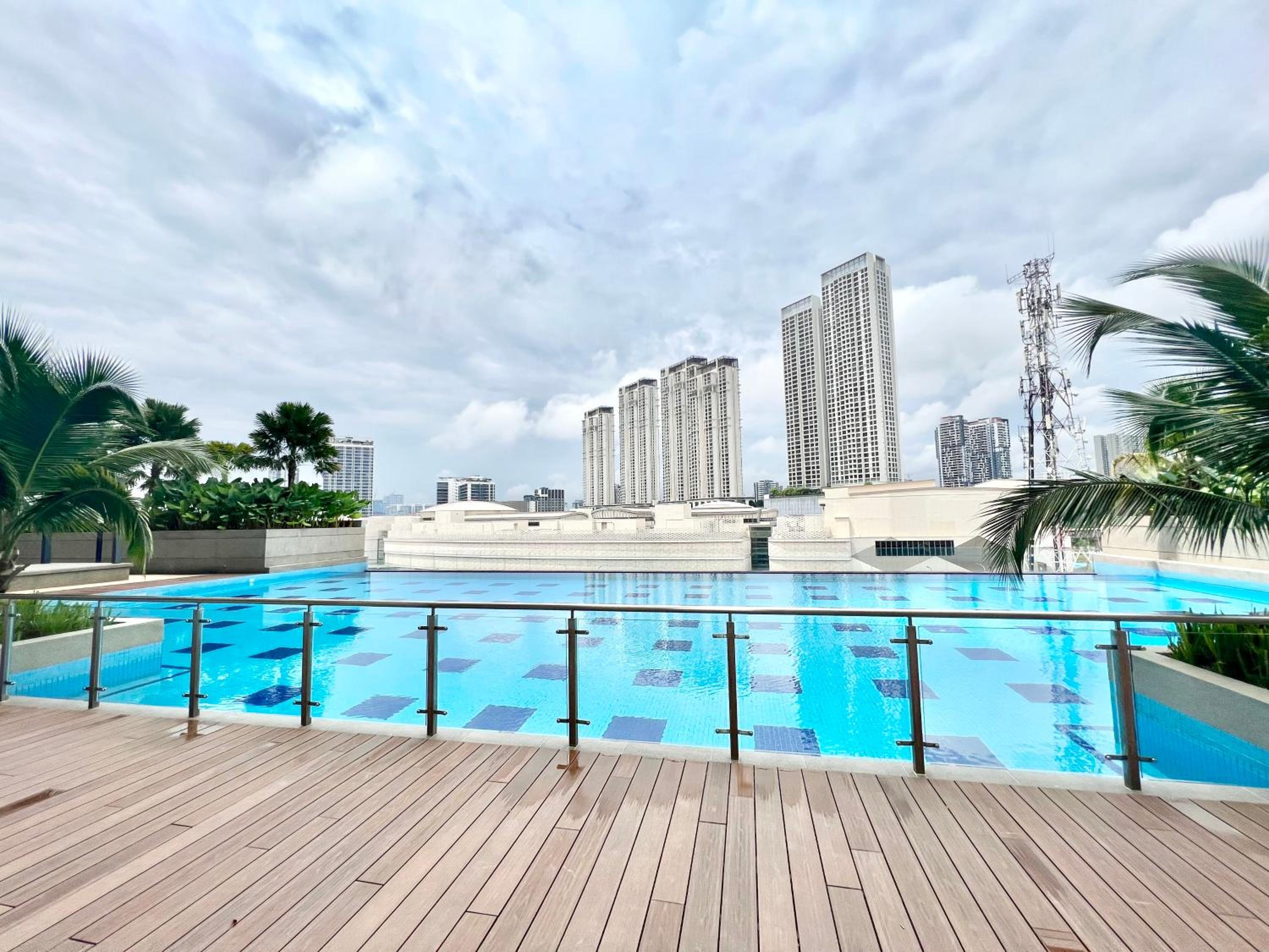 O2 1-10Pax Pavilion Bukit Jalil 3Room Balcony WiFi