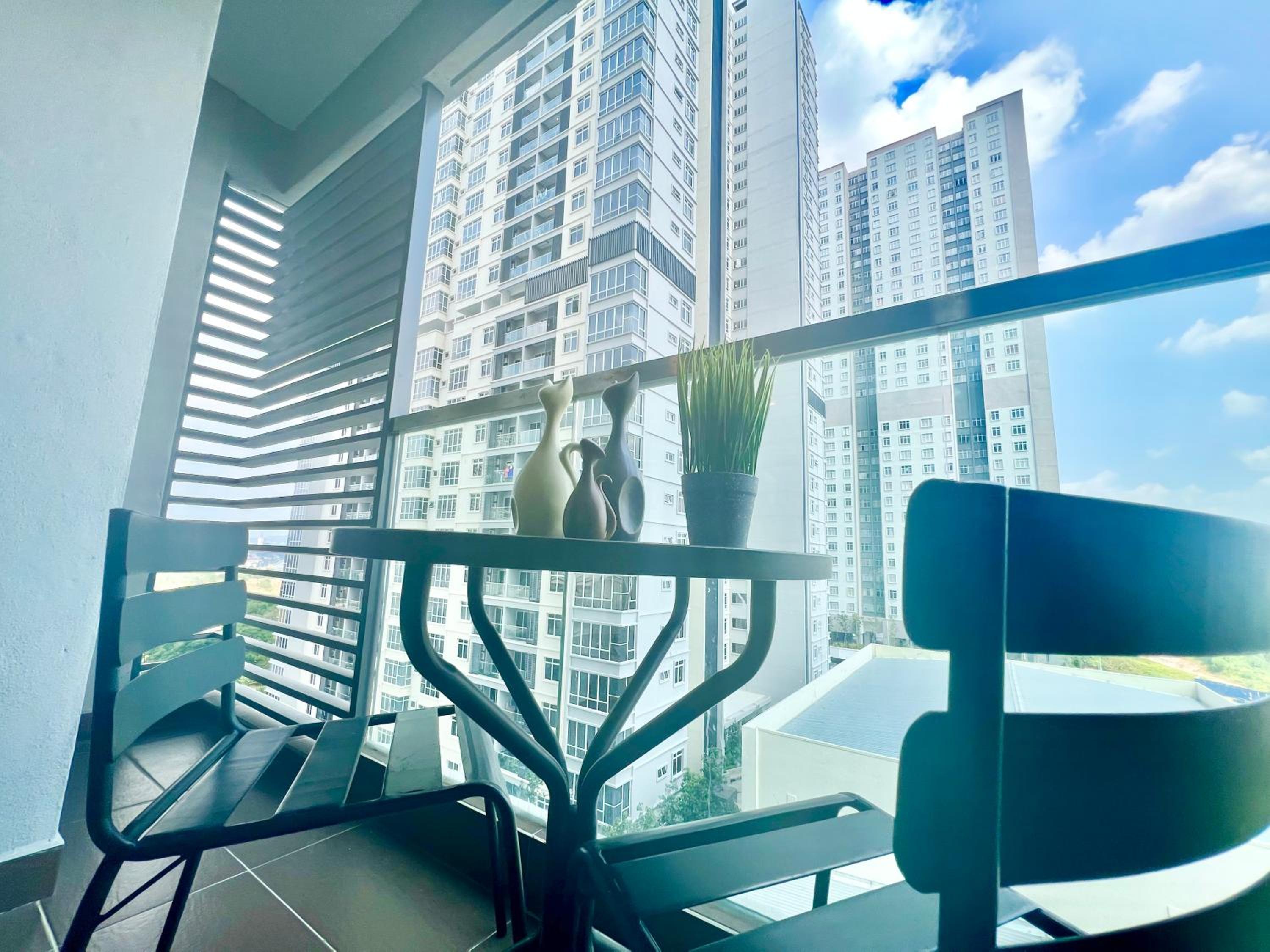 O2 1-10Pax Pavilion Bukit Jalil 3Room Balcony WiFi