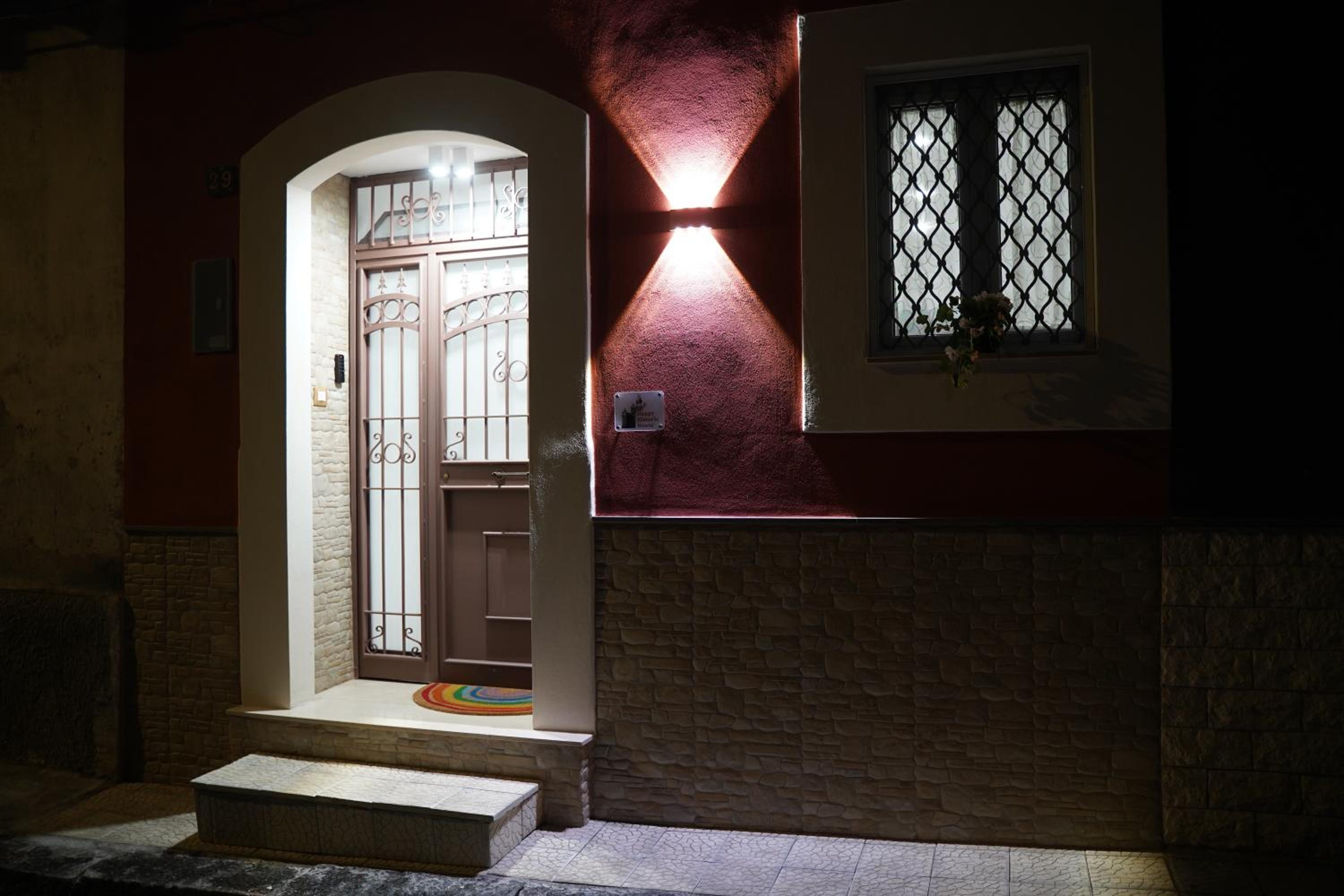 HAPPY HISTORIC HOUSE