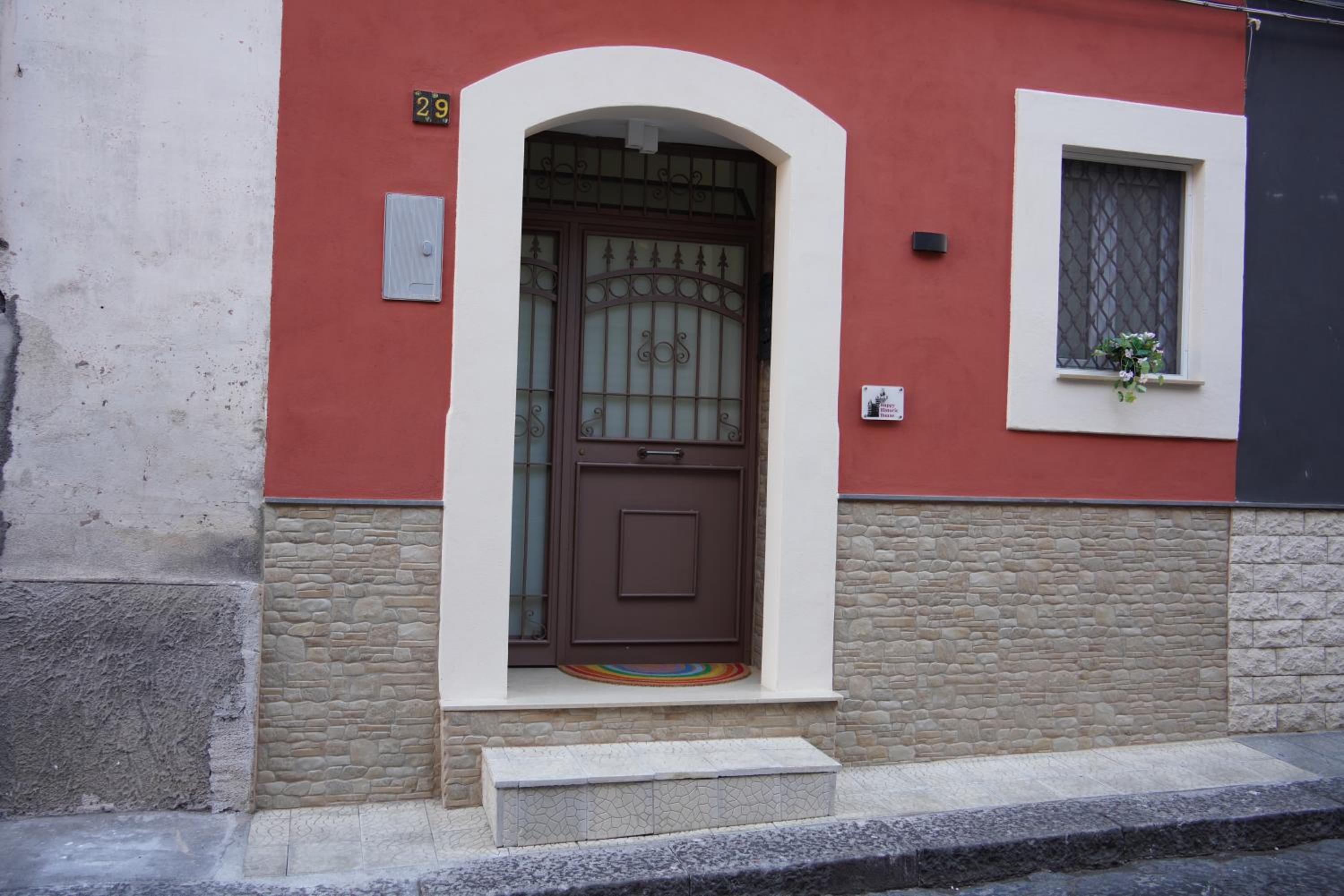 HAPPY HISTORIC HOUSE