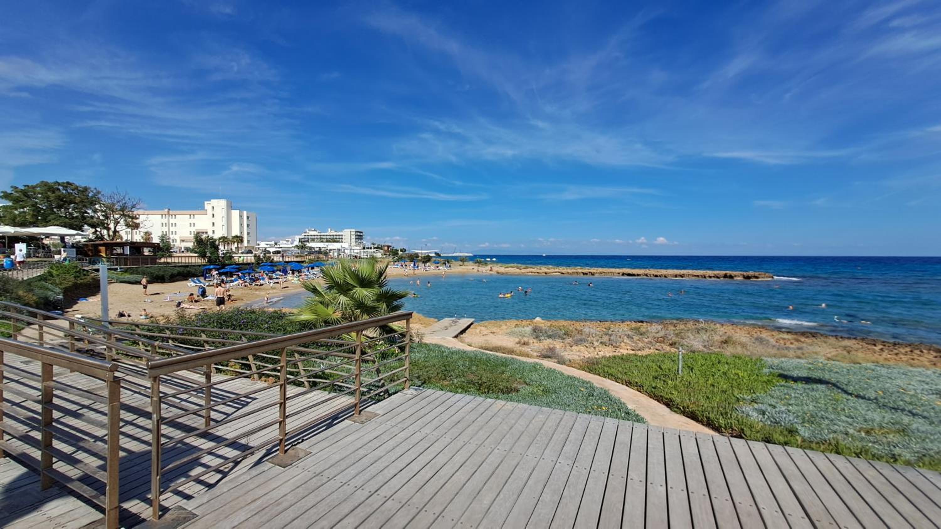 Dream Beach House Steps from the Sea & Free Parking