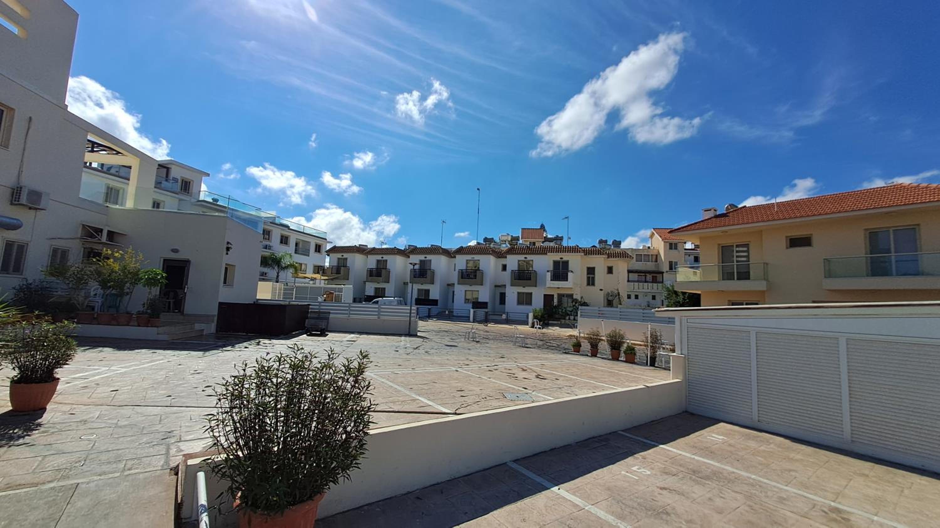 Dream Beach House Steps from the Sea & Free Parking