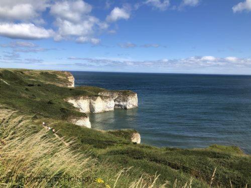 Wren Cottage - Part of the The Bay Filey Holiday Village with pool, gym and direct beach access, pub, restaurant, tennis and meadows walks