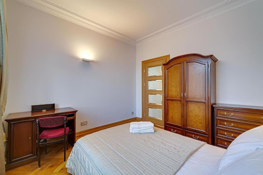 Arena Park Apartment
