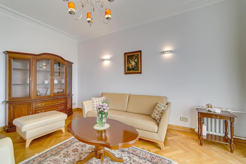 Arena Park Apartment
