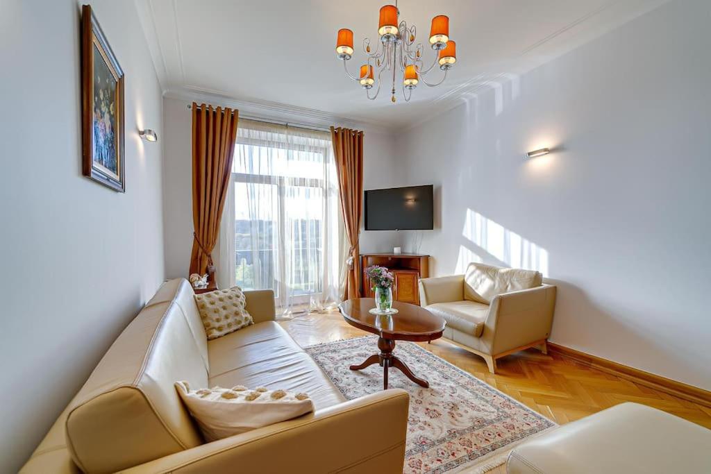 Arena Park Apartment