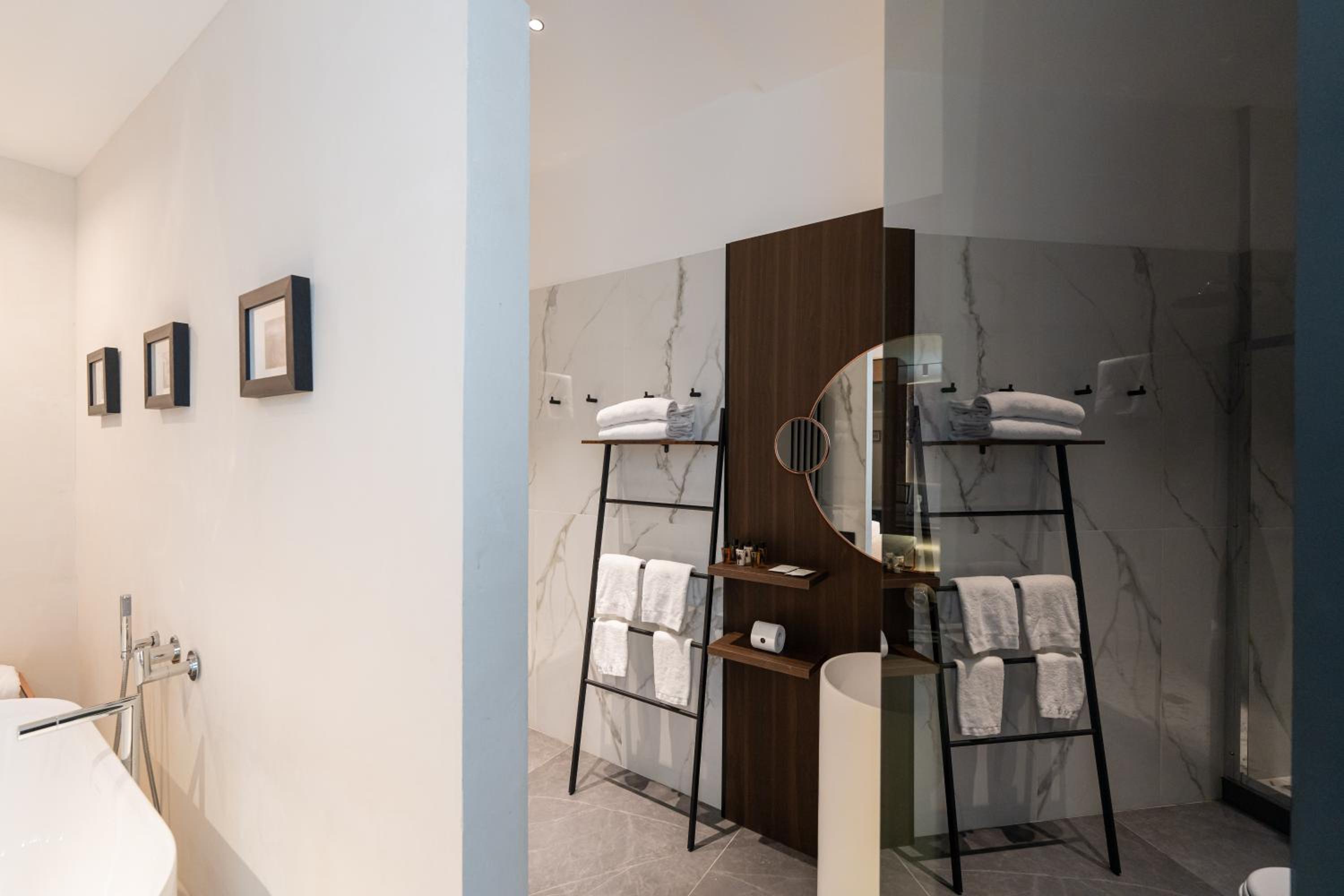 Agra Suites