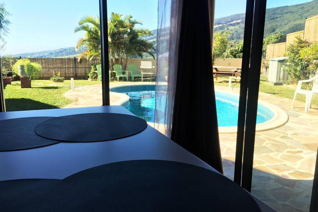 Bungalow des pensées piscine chauffée 28° view 4