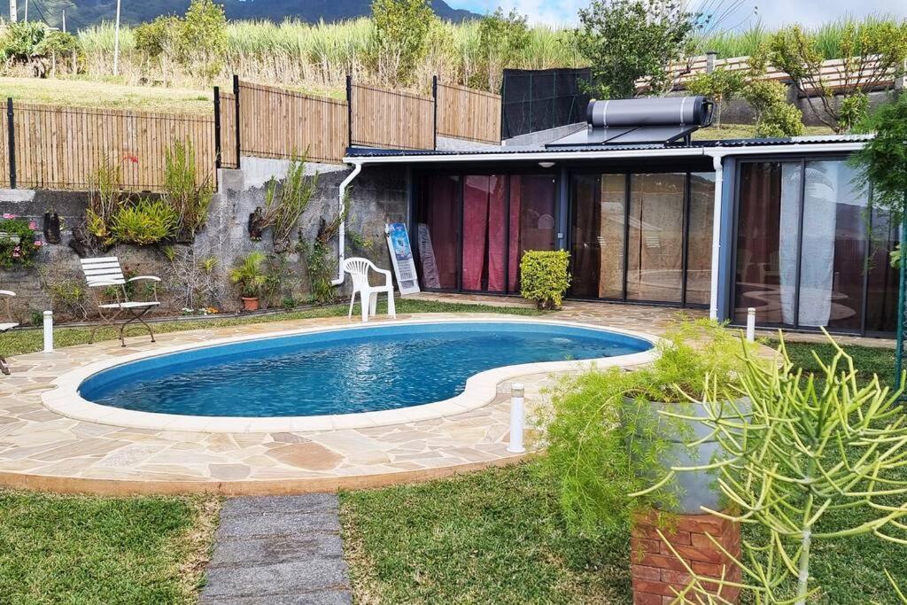 Bungalow des pensées piscine chauffée 28° view 5