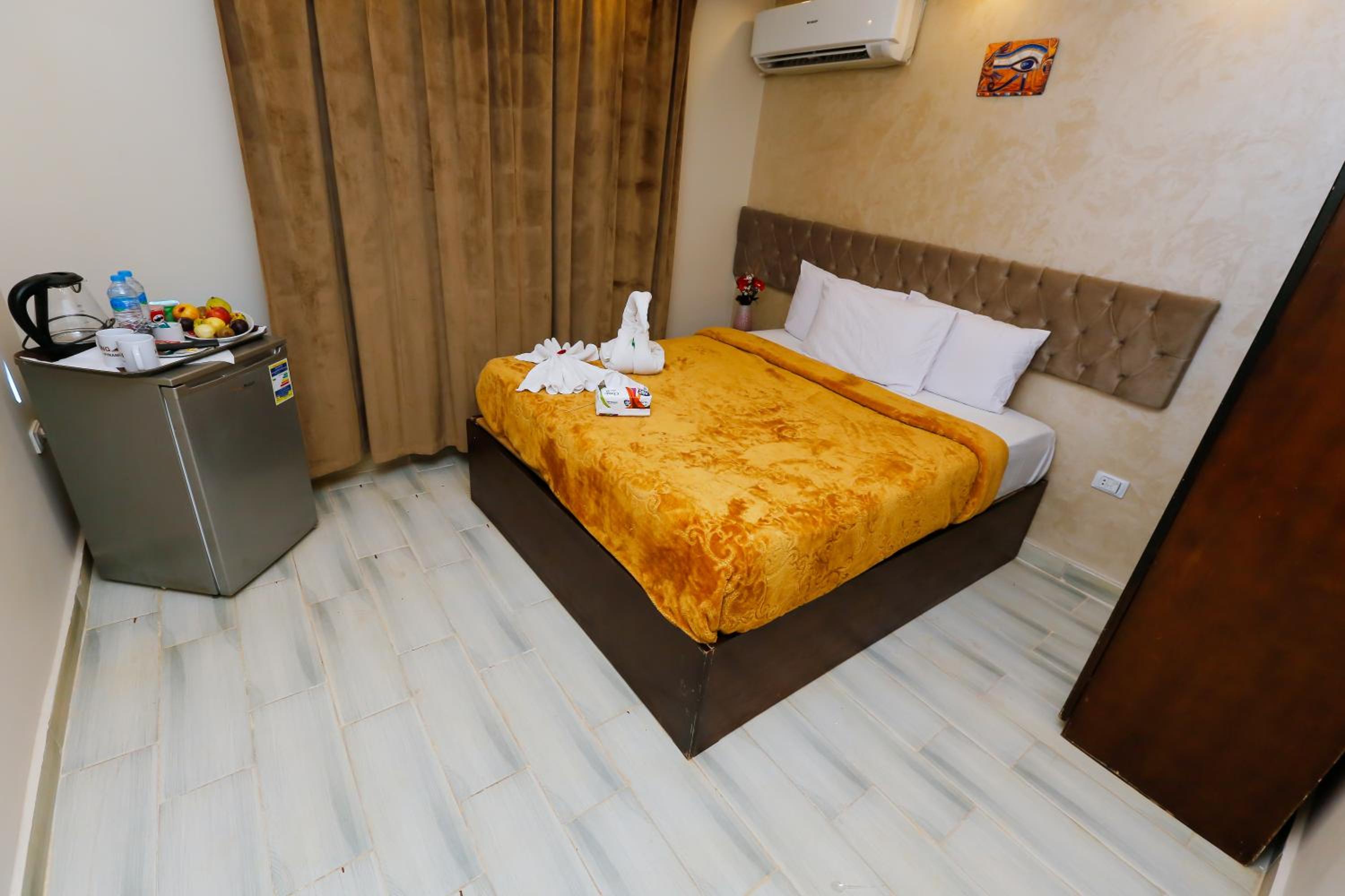 Venus Pyramids Inn - Top Roof Access W Free Break Fast