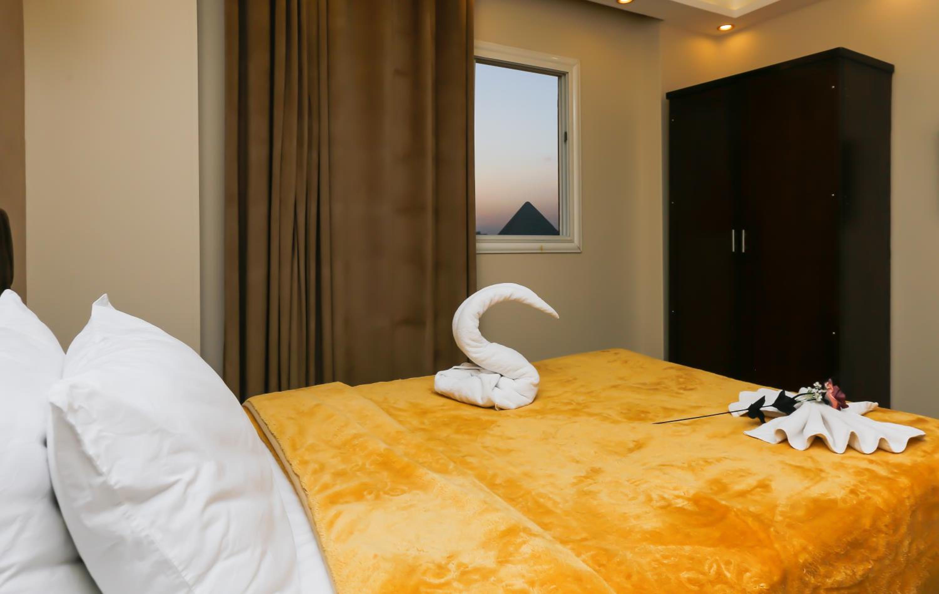 Venus Pyramids Inn - Top Roof Access W Free Break Fast