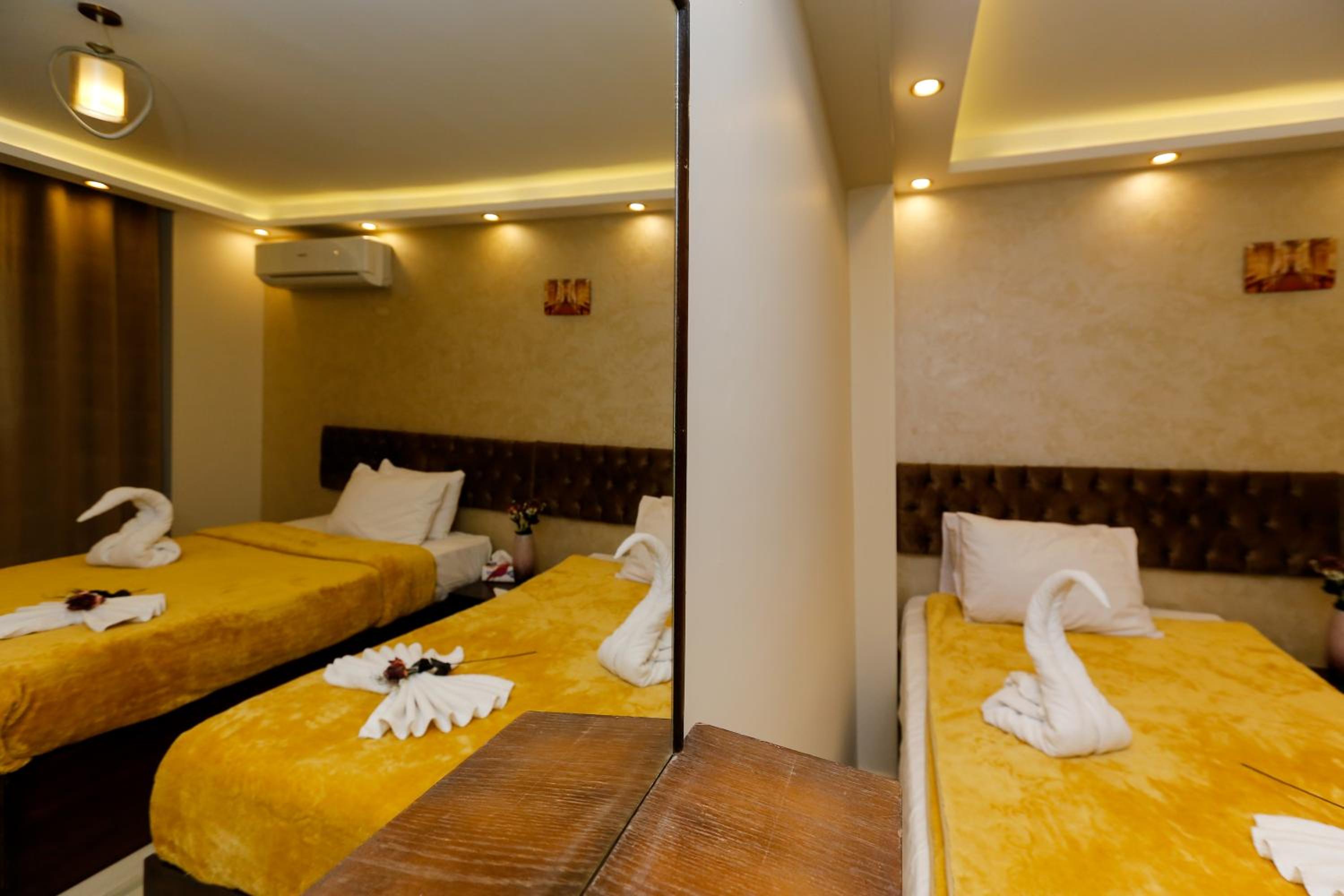 Venus Pyramids Inn - Top Roof Access W Free Break Fast