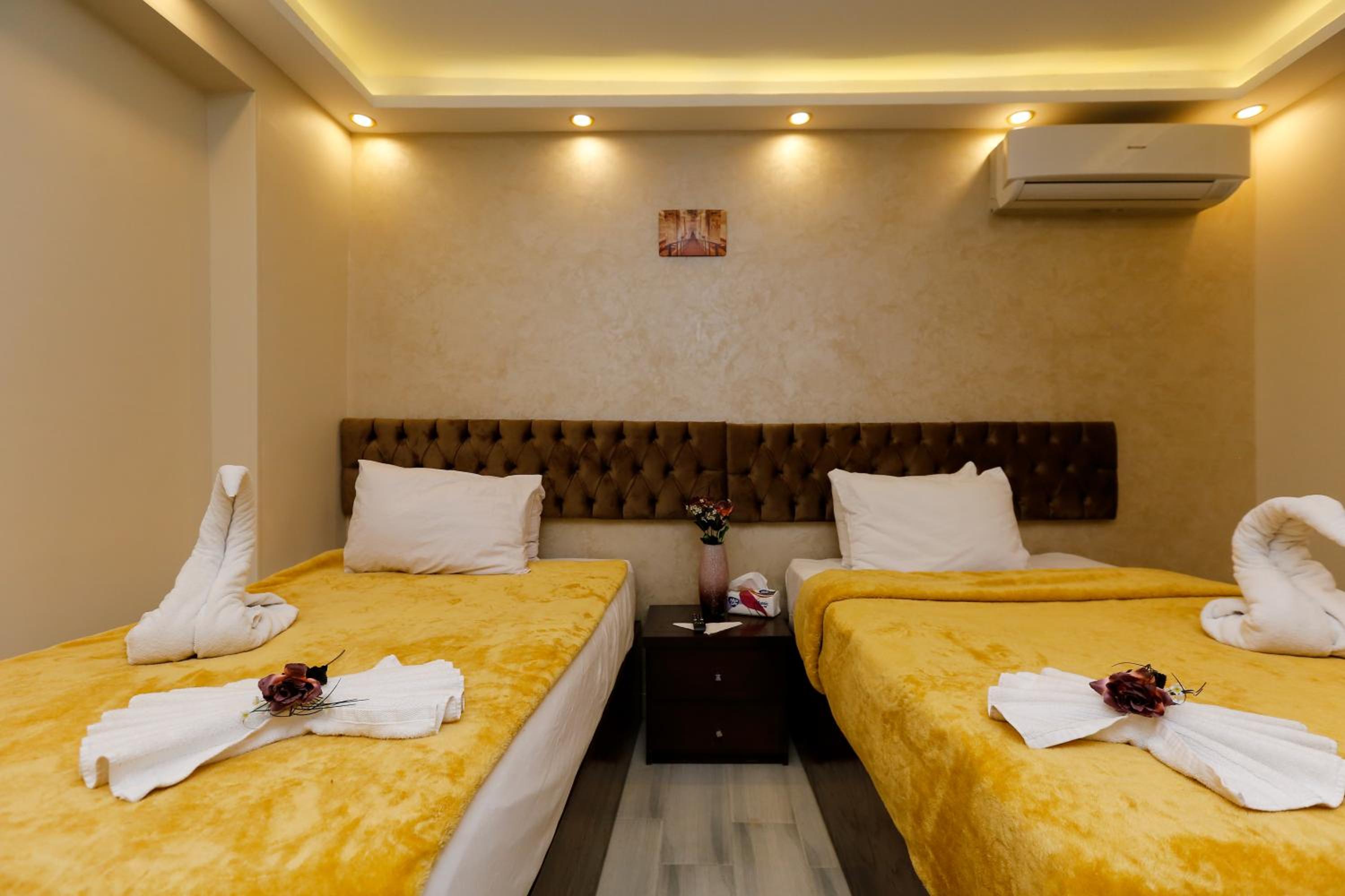 Venus Pyramids Inn - Top Roof Access W Free Break Fast