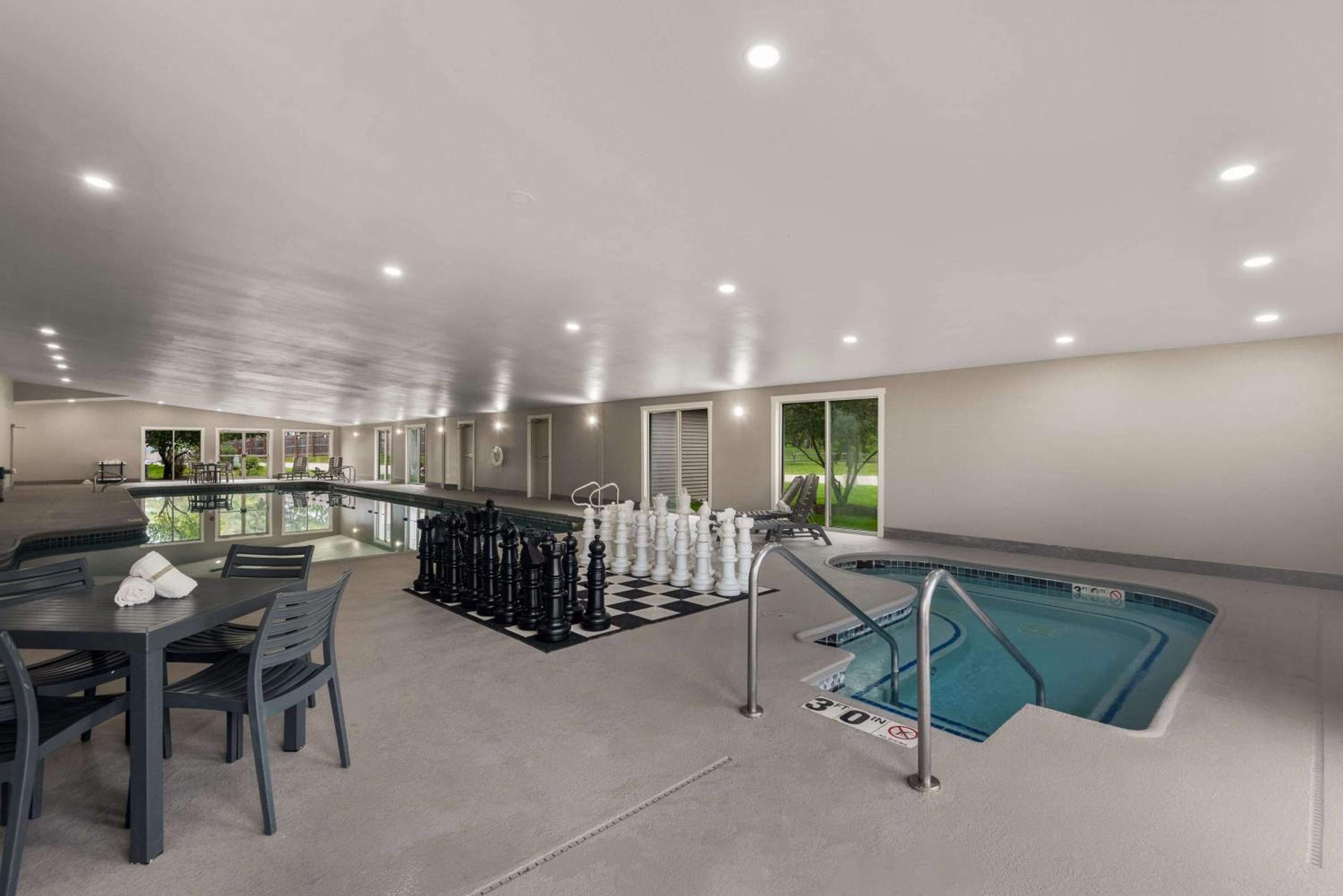 Galena Vacations - Wyndham Garden Galena Hotel  Day Spa - Property Image 3