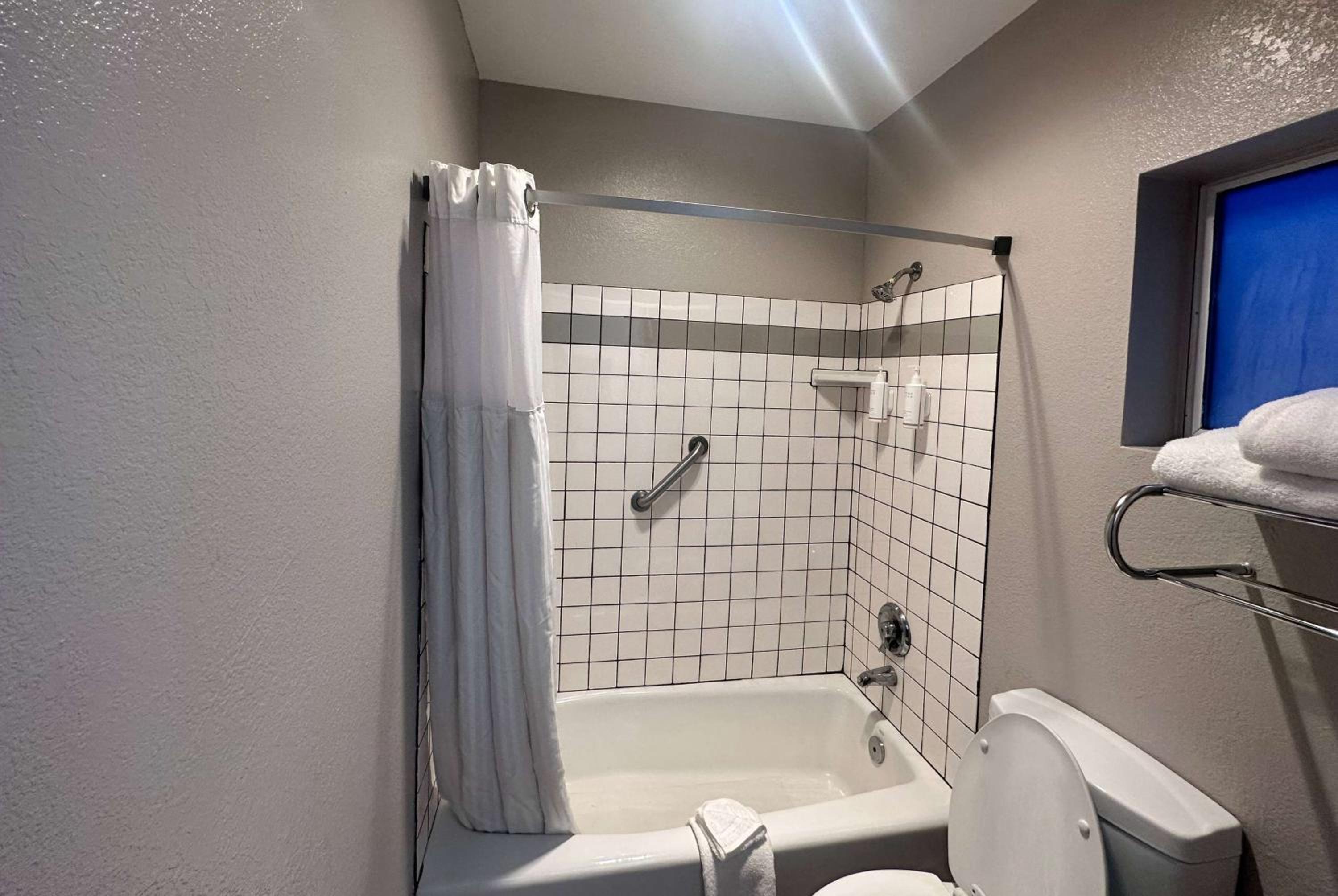 Days Inn by Wyndham Rocklin/Sacramento - Property Image 46