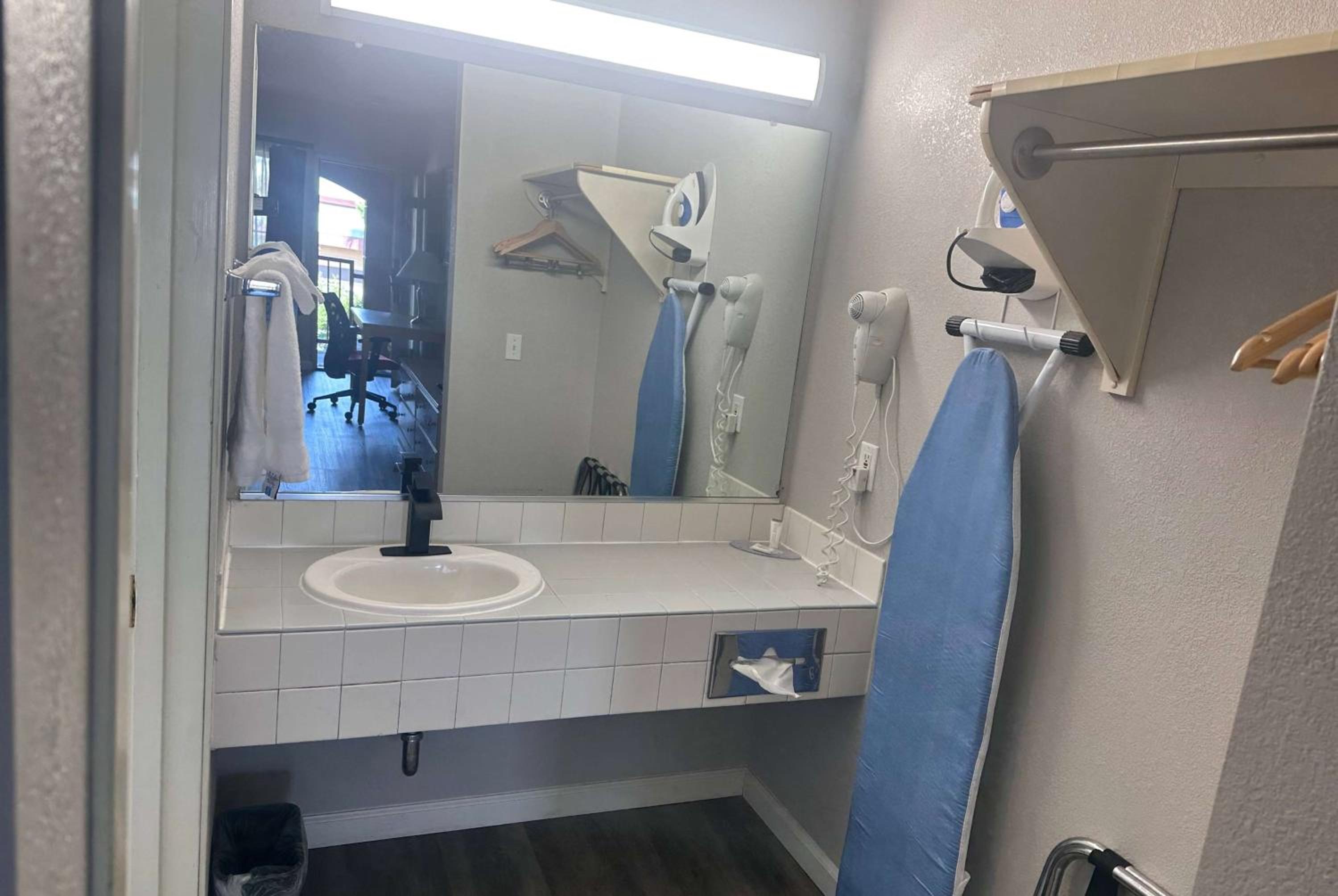 Days Inn by Wyndham Rocklin/Sacramento - Property Image 42