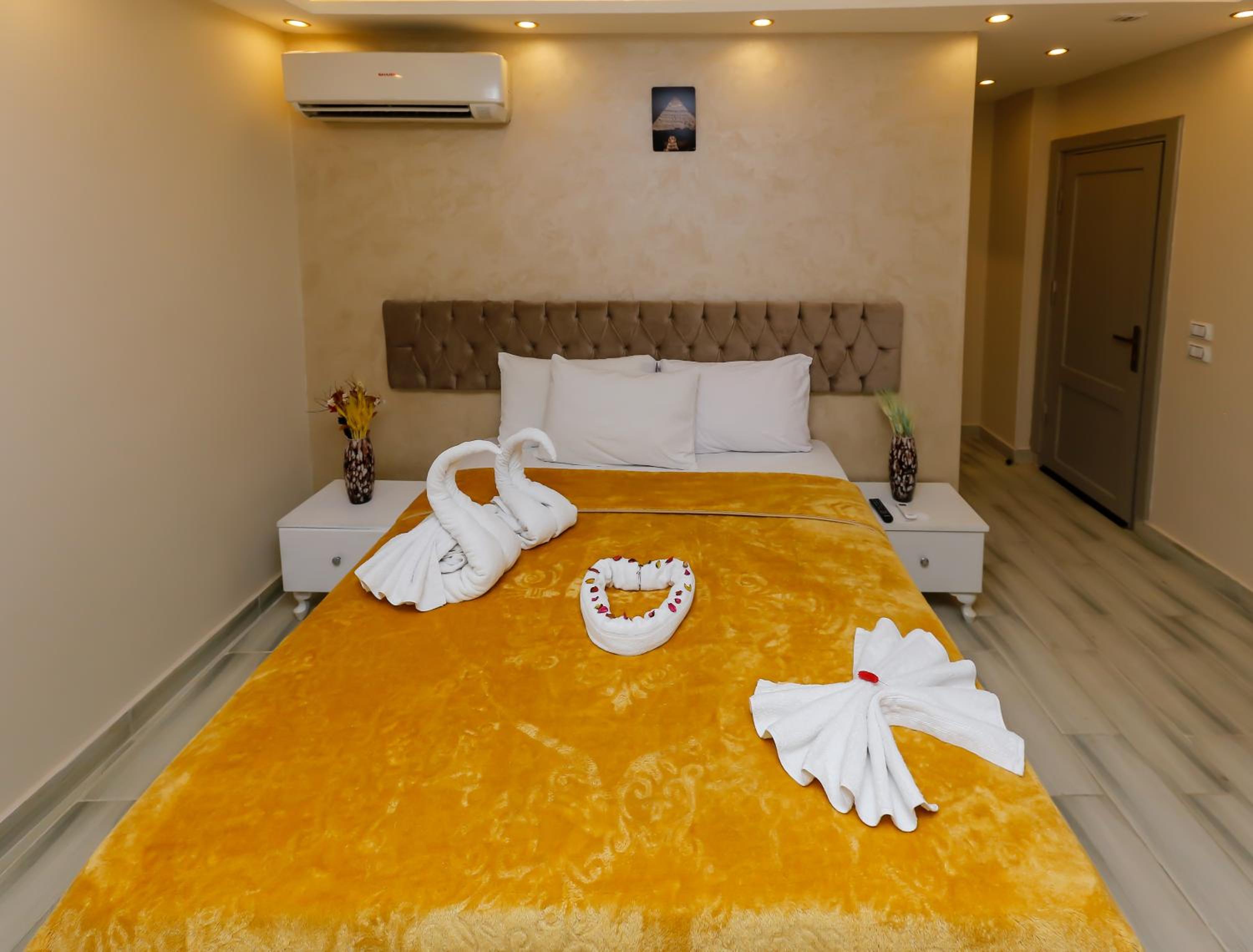 Venus Pyramids Inn - Top Roof Access W Free Break Fast