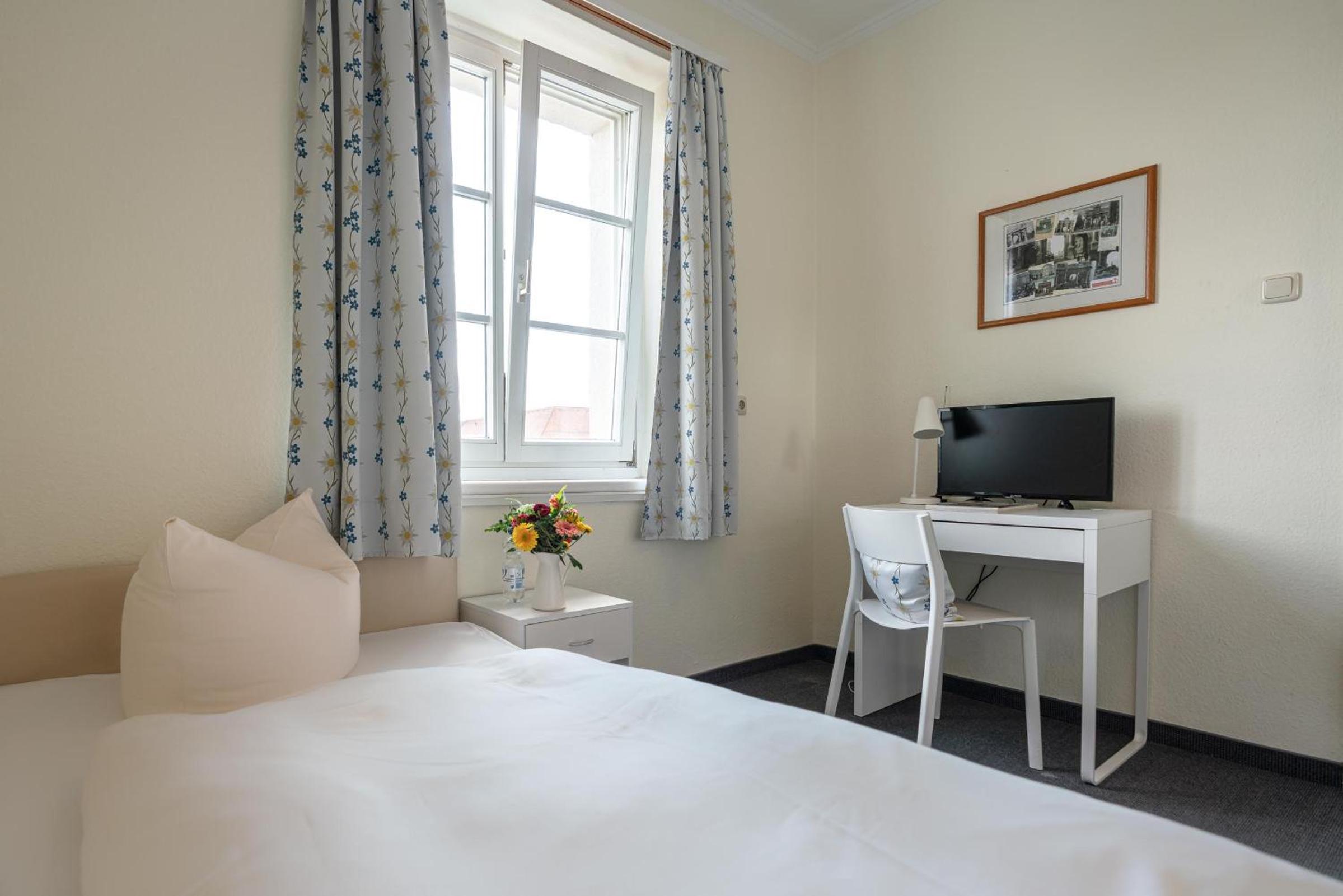 Hotel-Pension am Siegestor - Image 3