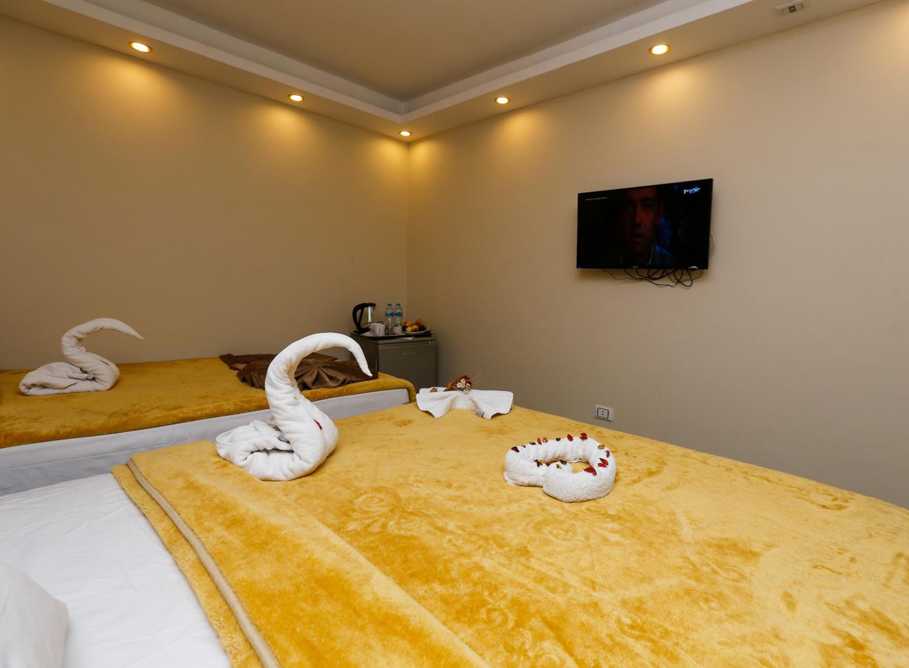 Venus Pyramids Inn - Top Roof Access W Free Break Fast