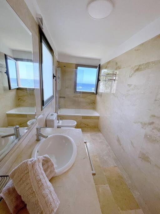 Luxury Oceanview Villa de Nava with heated private pool
