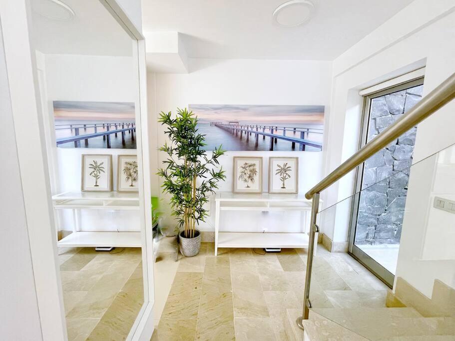 Luxury Oceanview Villa de Nava with heated private pool