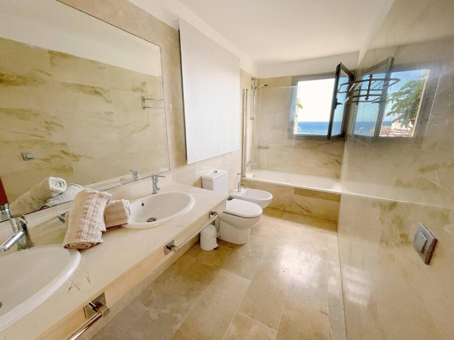 Luxury Oceanview Villa de Nava with heated private pool