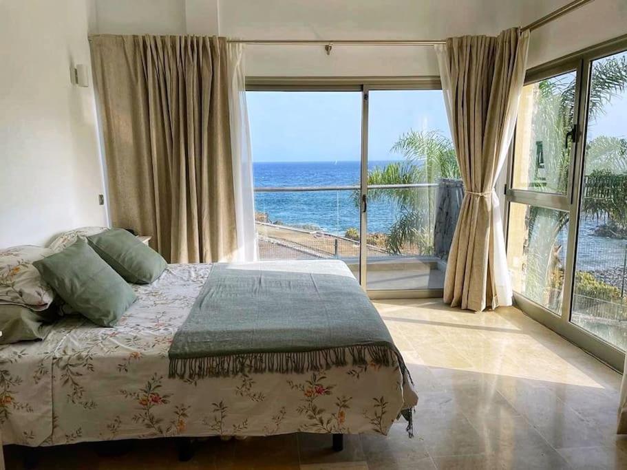 Luxury Oceanview Villa de Nava with heated private pool