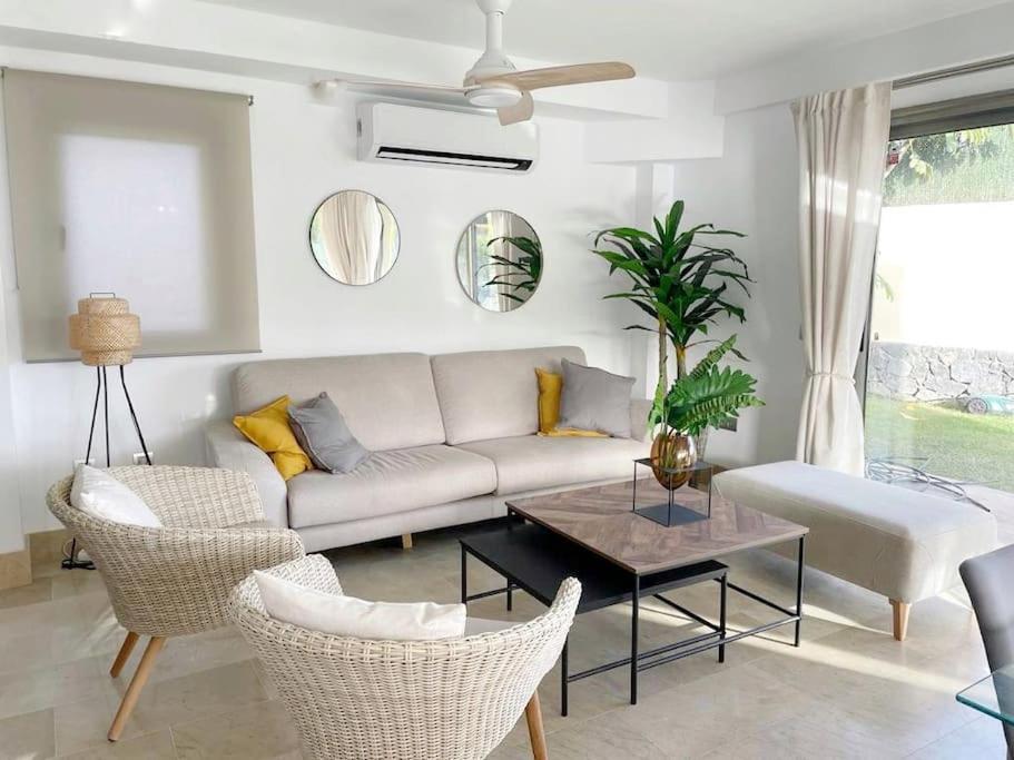 Luxury Oceanview Villa de Nava with heated private pool