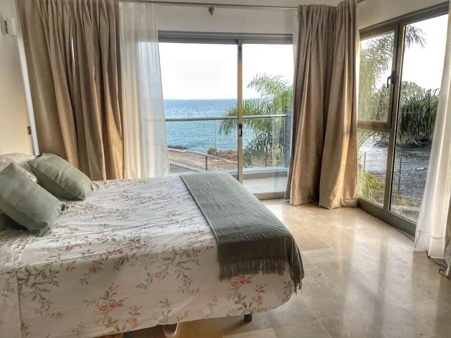 Luxury Oceanview Villa de Nava with heated private pool