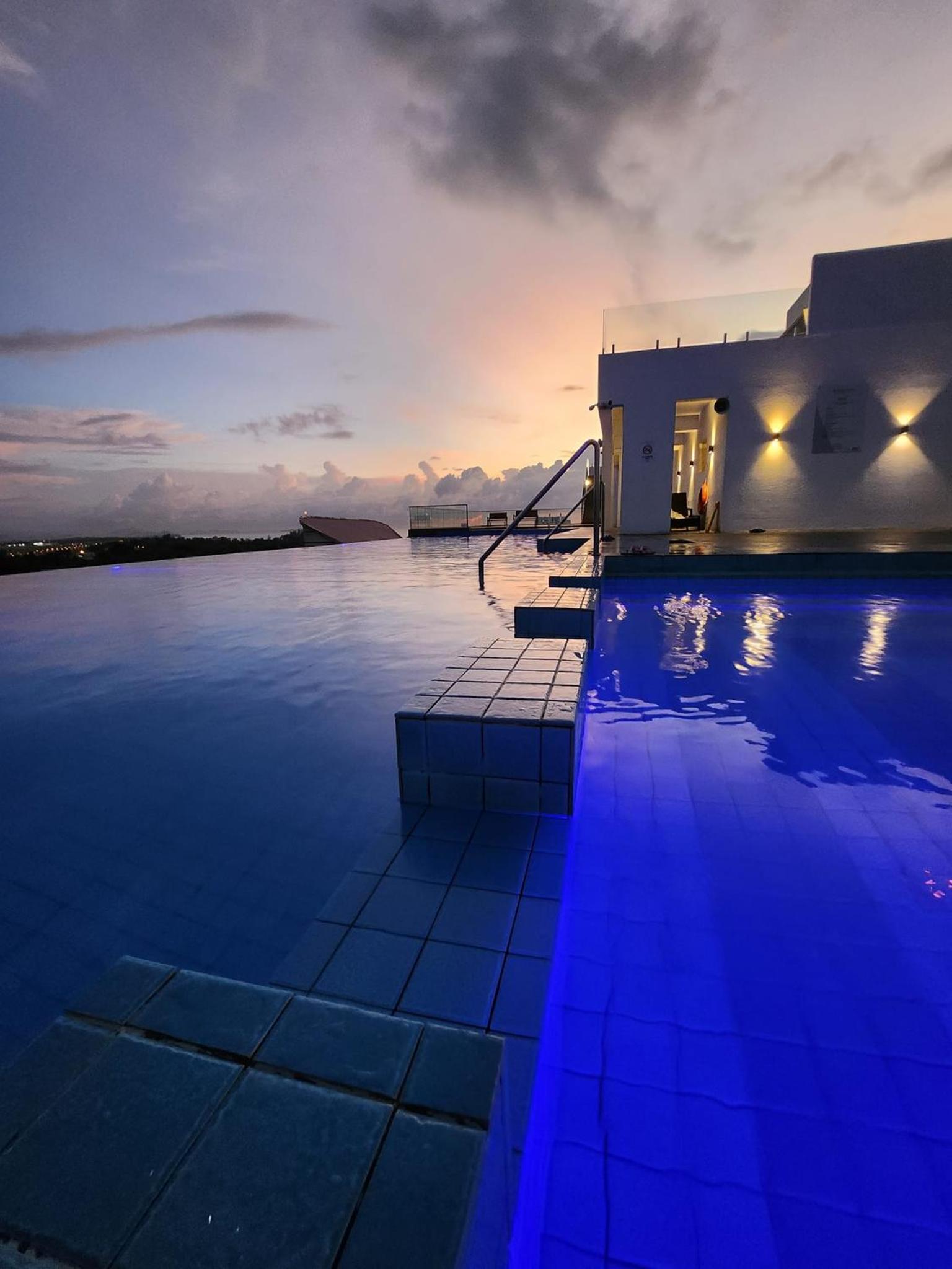 Mt Kinabalu , Sea View & Sunset Living , Aru Suites , Borneo photo 2