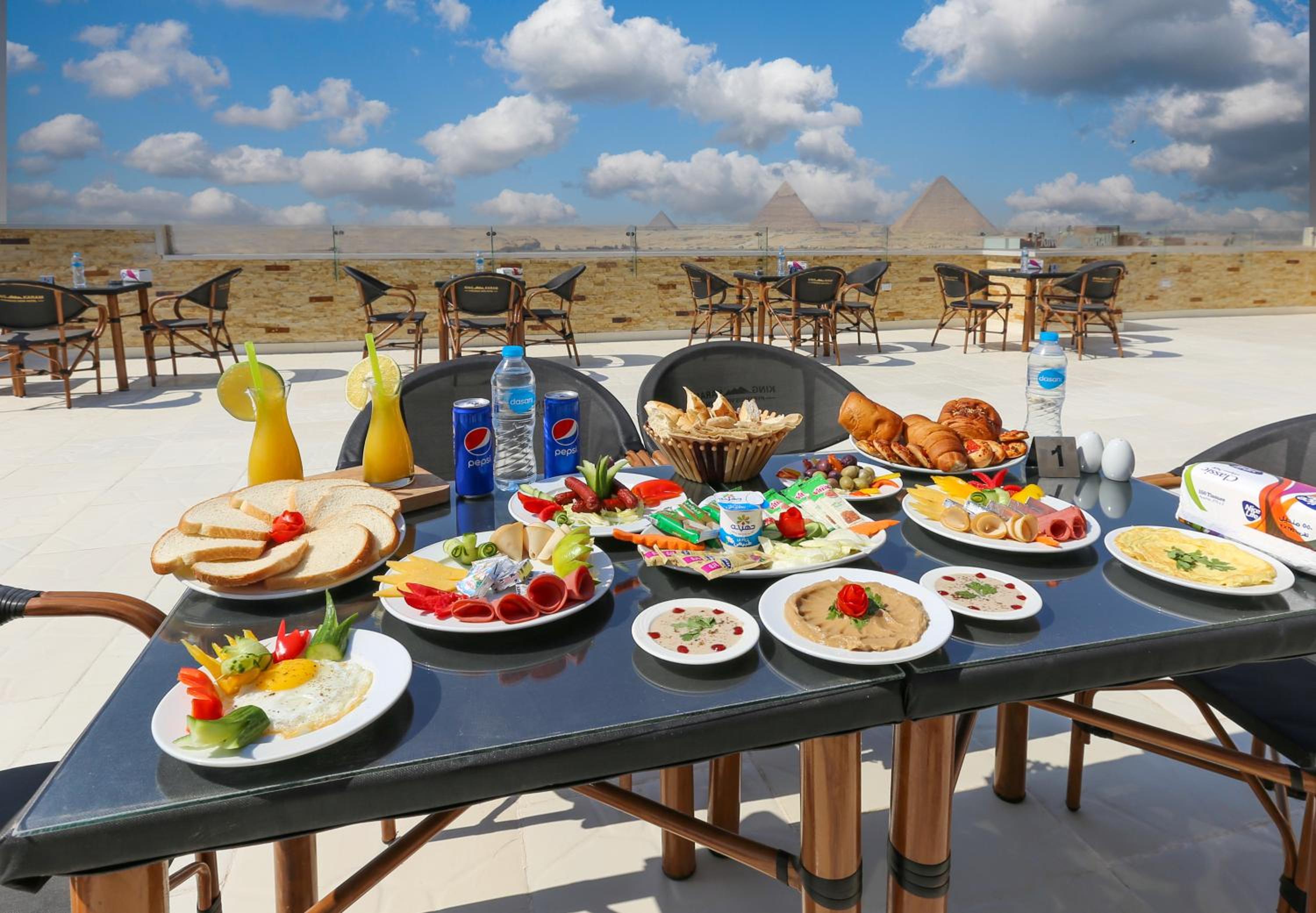 Venus Pyramids Inn - Top Roof Access W Free Break Fast