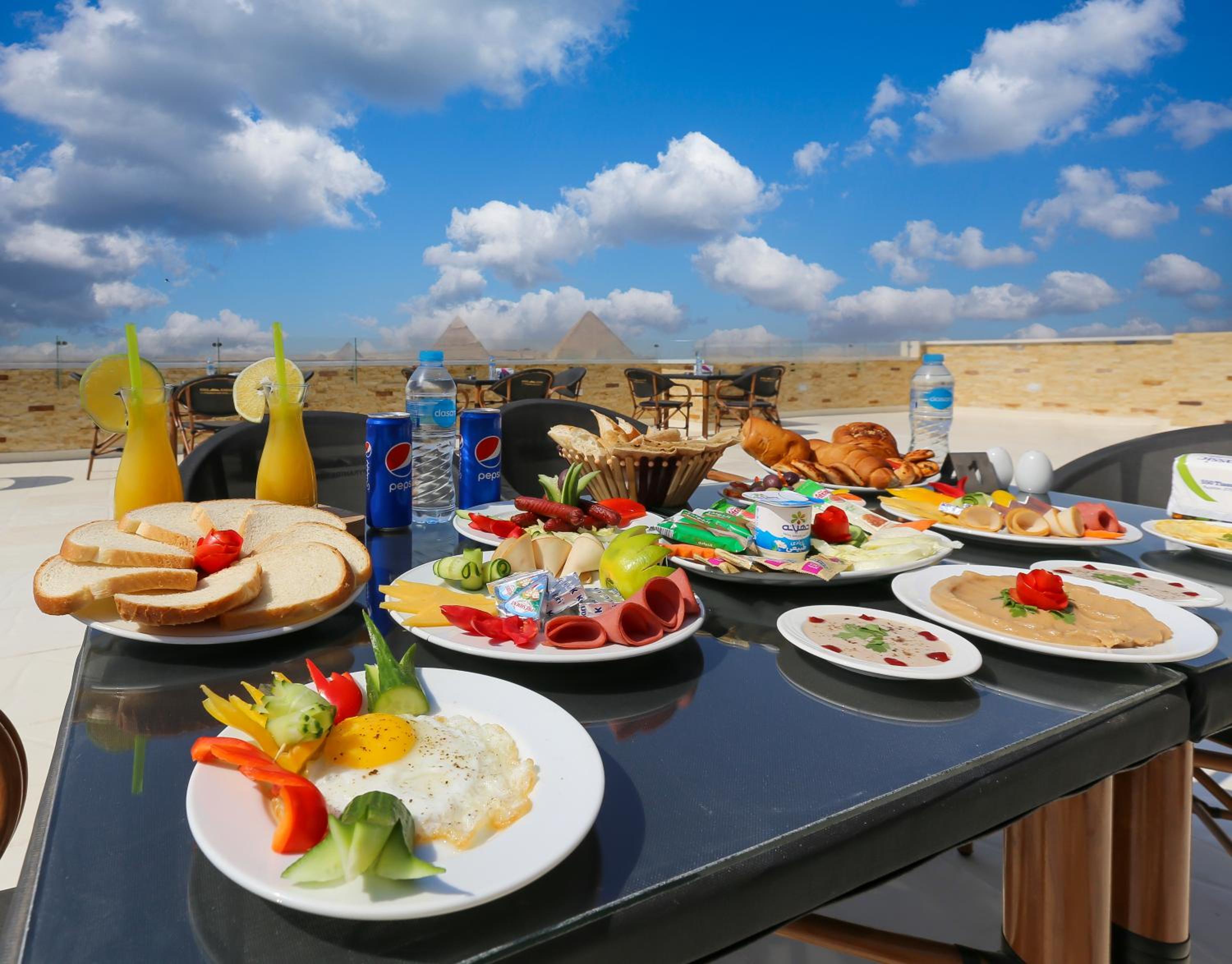 Venus Pyramids Inn - Top Roof Access W Free Break Fast