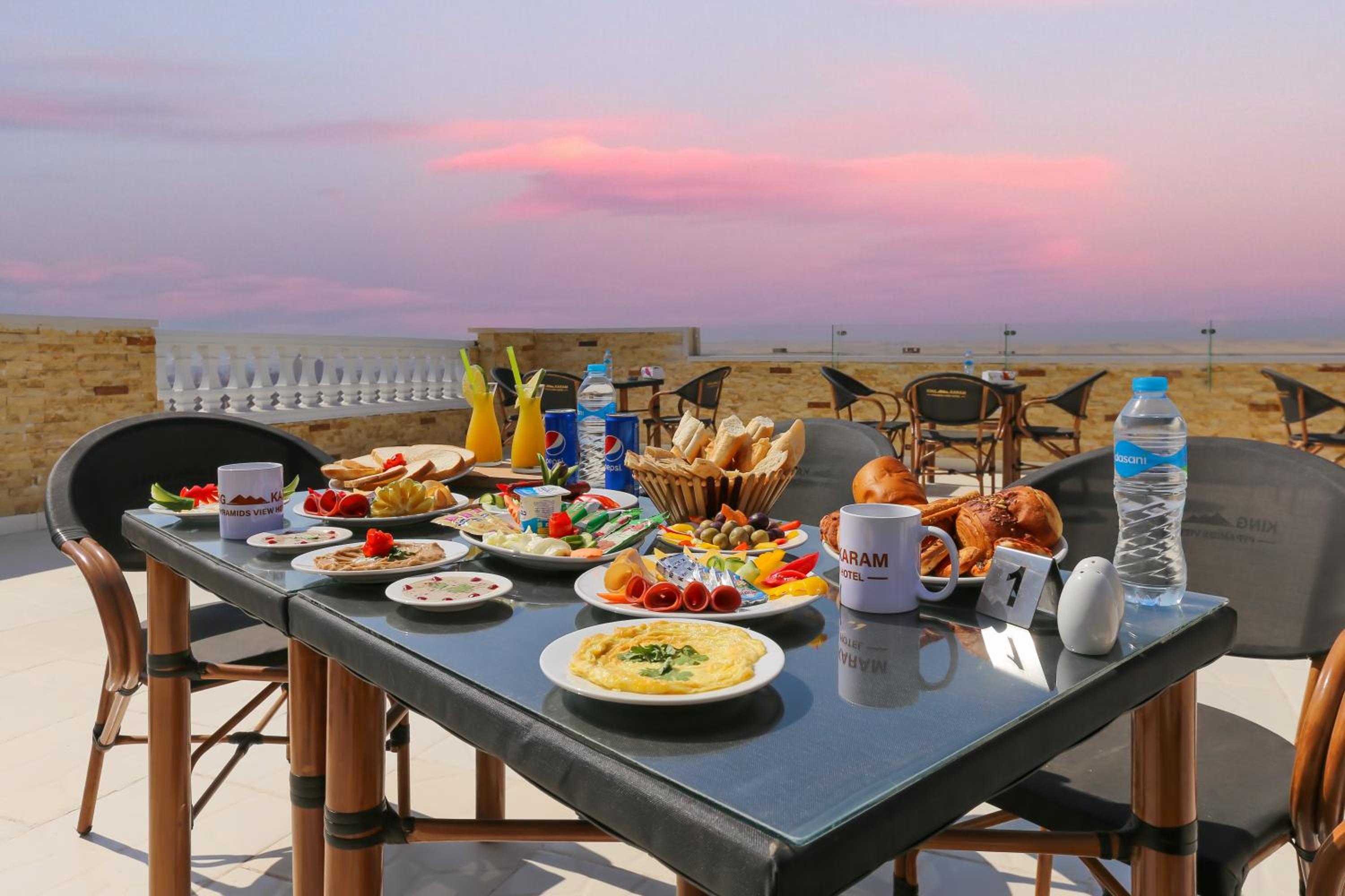 Venus Pyramids Inn - Top Roof Access W Free Break Fast