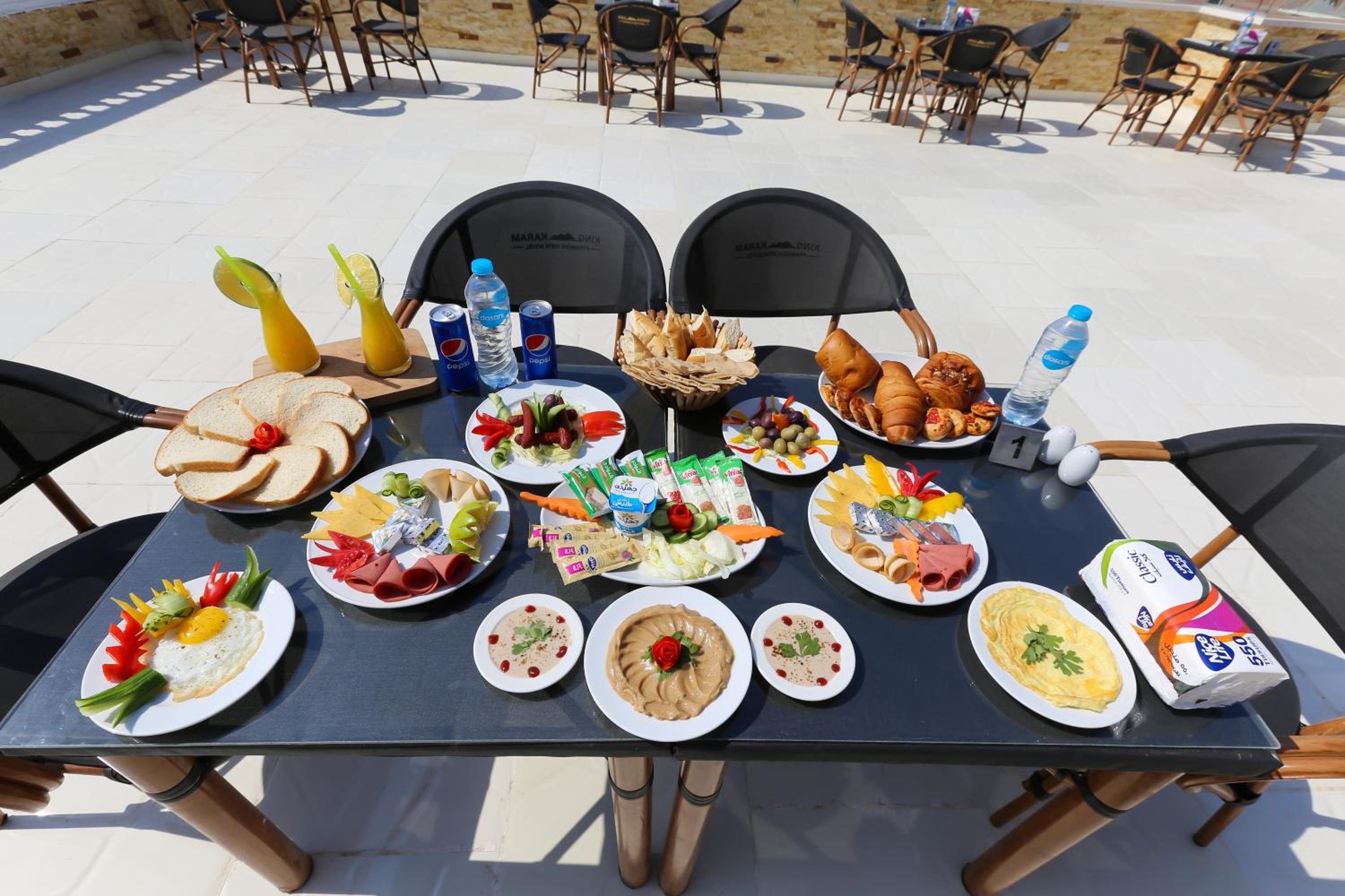 Venus Pyramids Inn - Top Roof Access W Free Break Fast