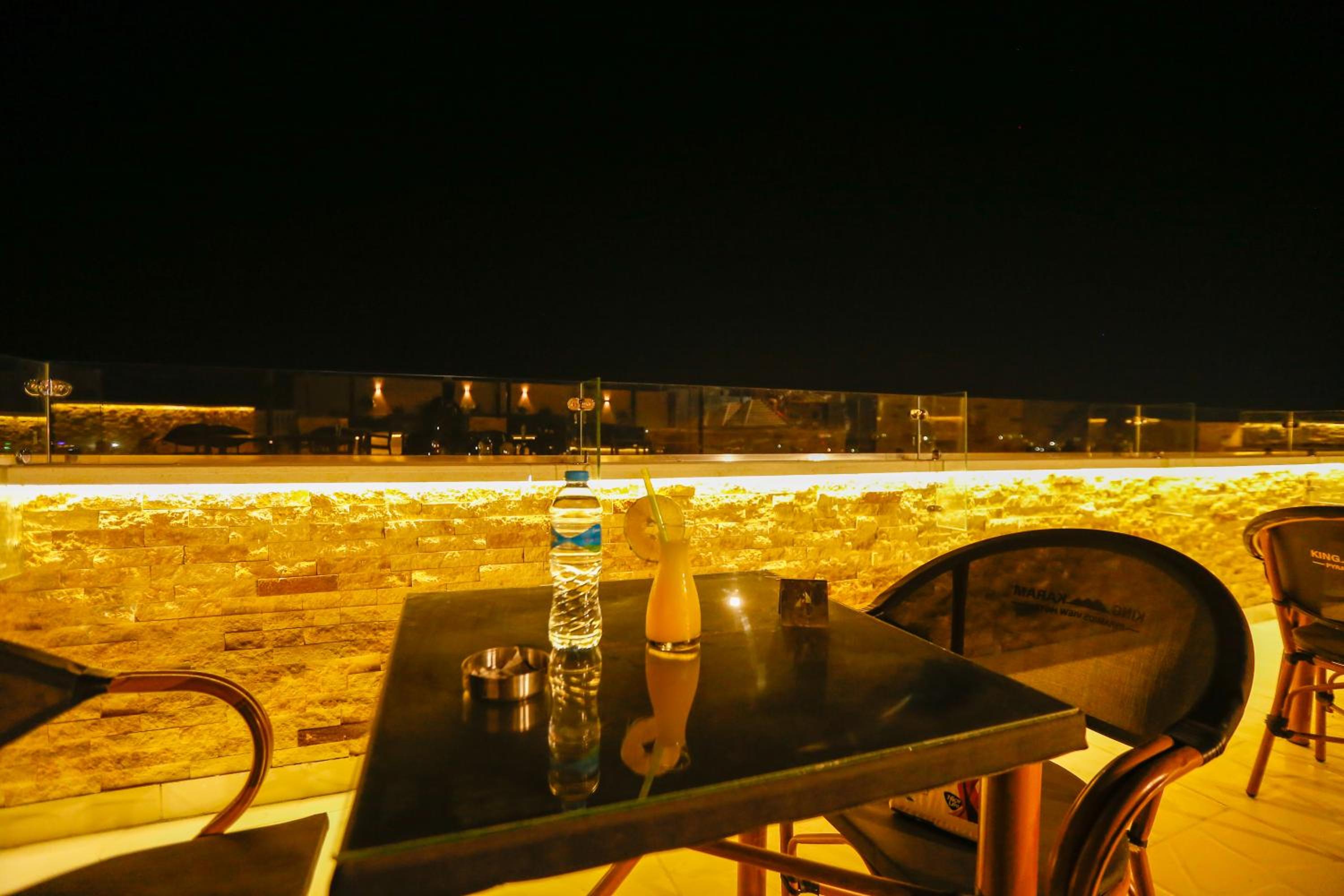 Venus Pyramids Inn - Top Roof Access W Free Break Fast