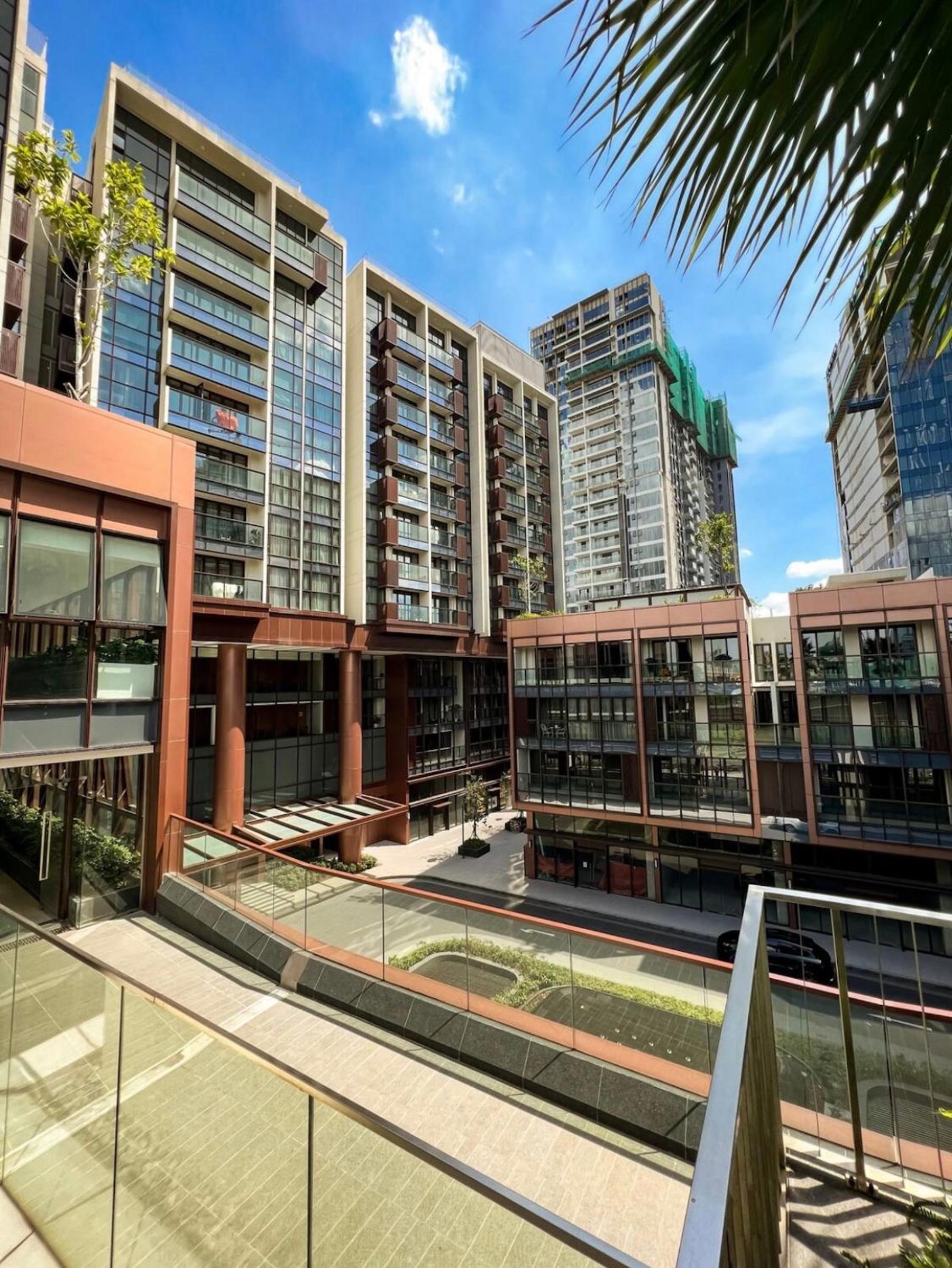 THE METROPOLE -Complex 