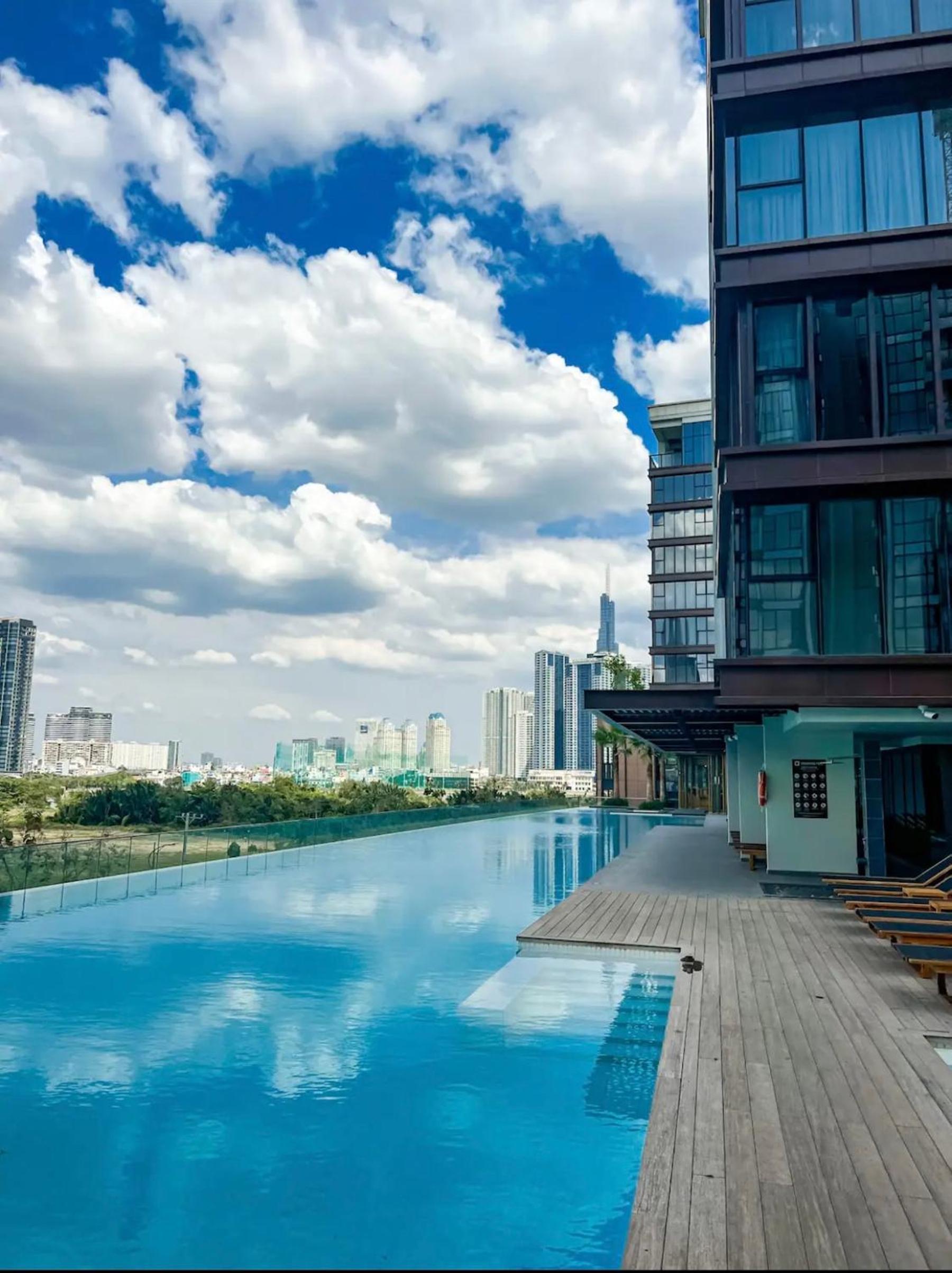 THE METROPOLE -Complex 