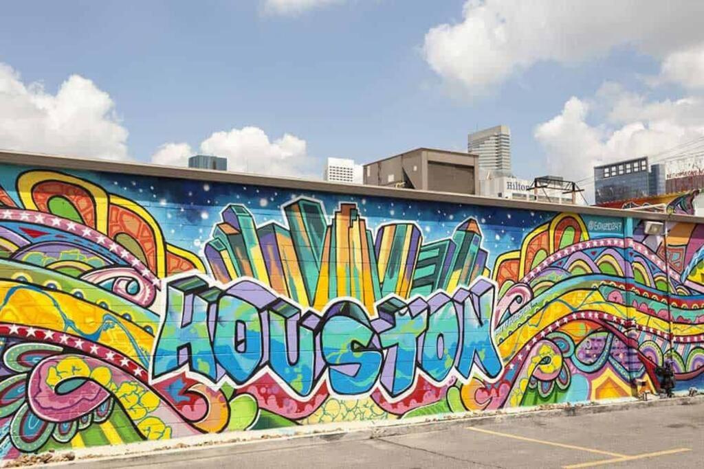 H-Town Vibes! Near Downtown! Near NRG! World Cup! view 5
