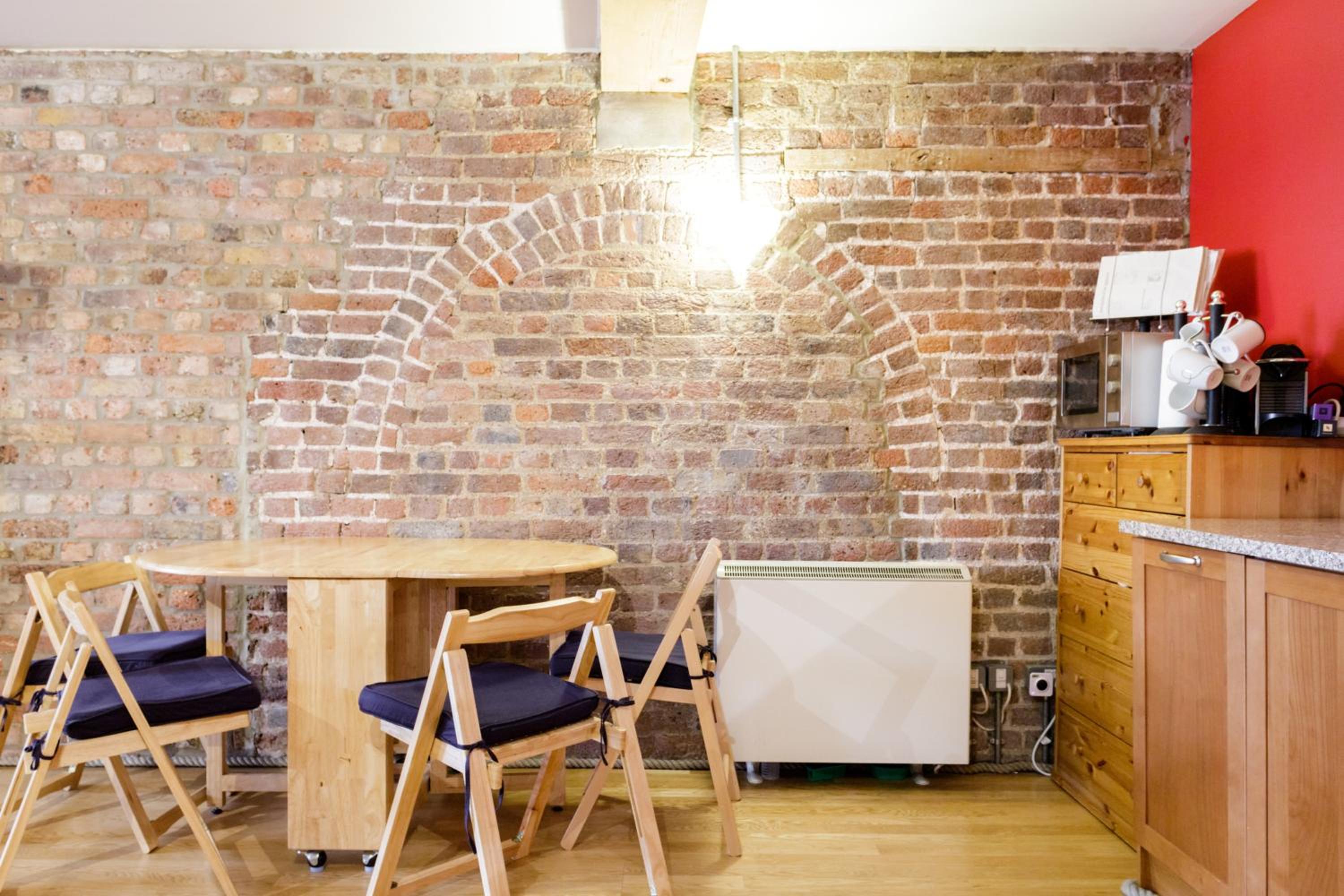 Designer Warehouse Two Bedrooms Converted, London Bridge view 3