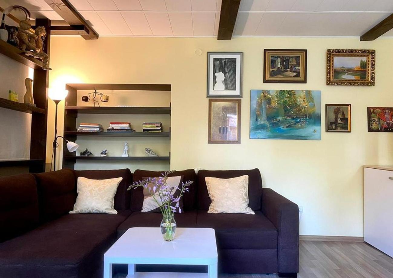 Cosy studio apartment with the garden view 2