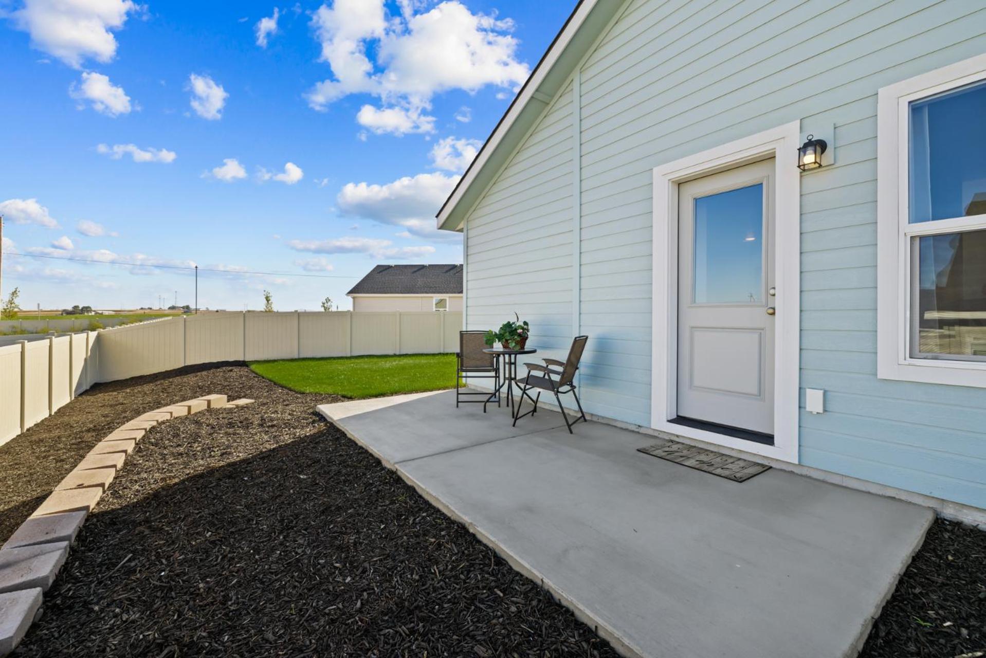 Chic 3BR Haven near Wineries, Lake Lowell & C of I - Ideal for Hiking & Relaxing! view 3