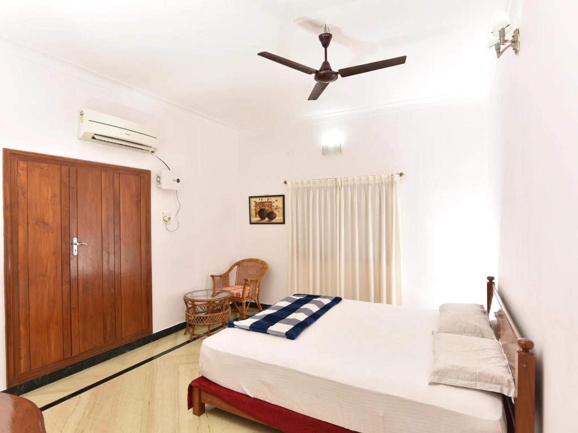 HiveStay Kuvathur