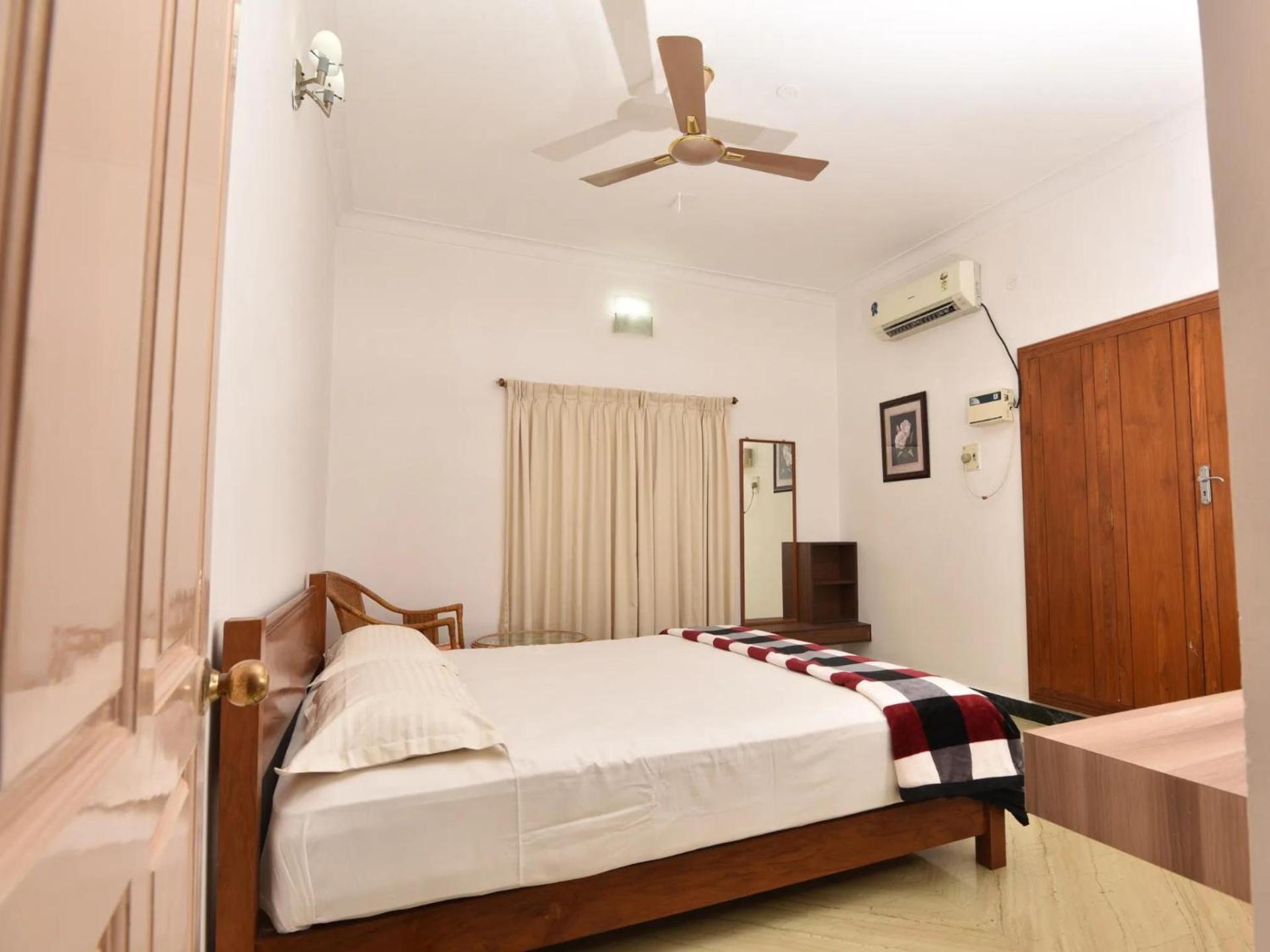 HiveStay Kuvathur