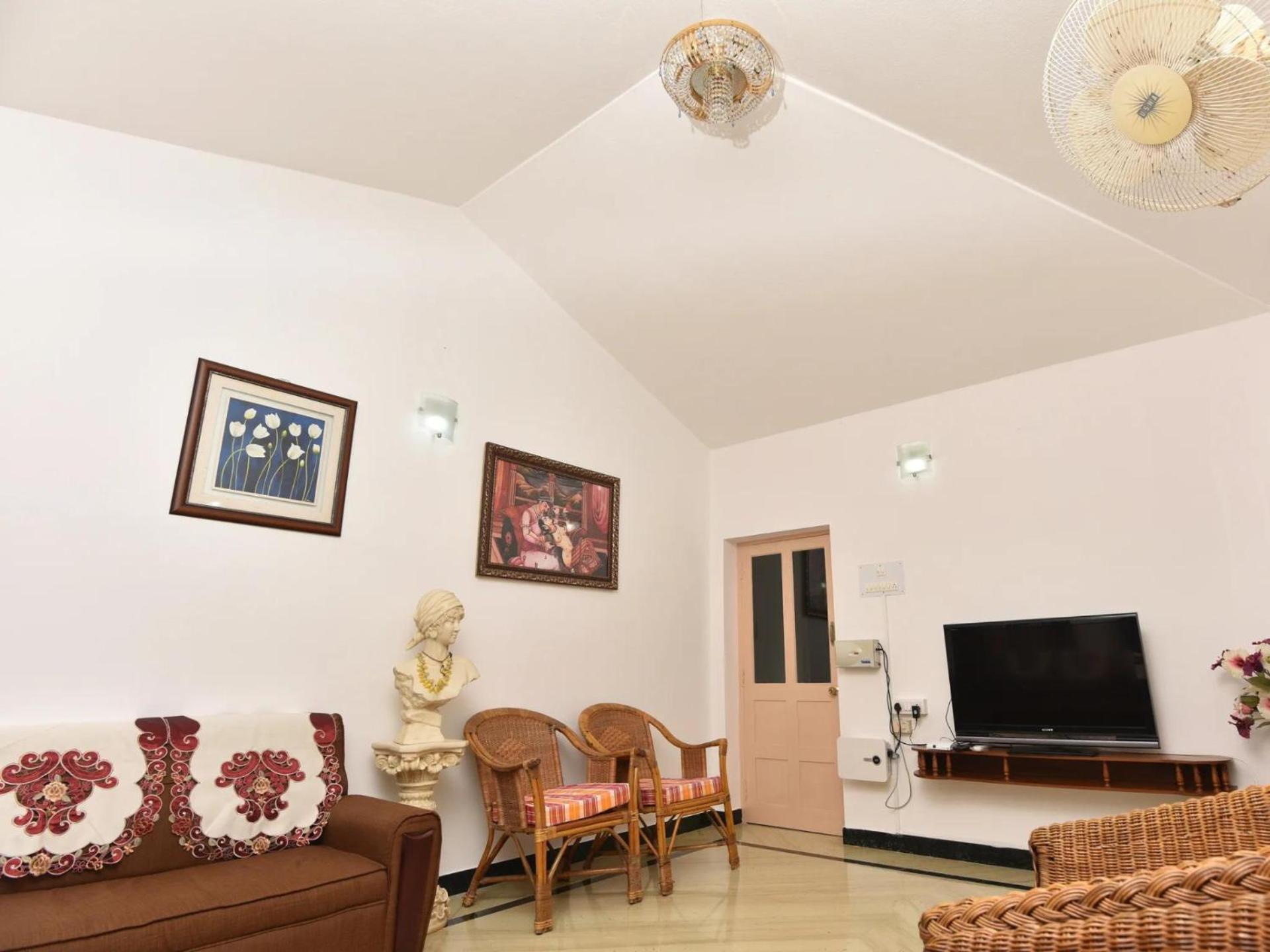 HiveStay Kuvathur