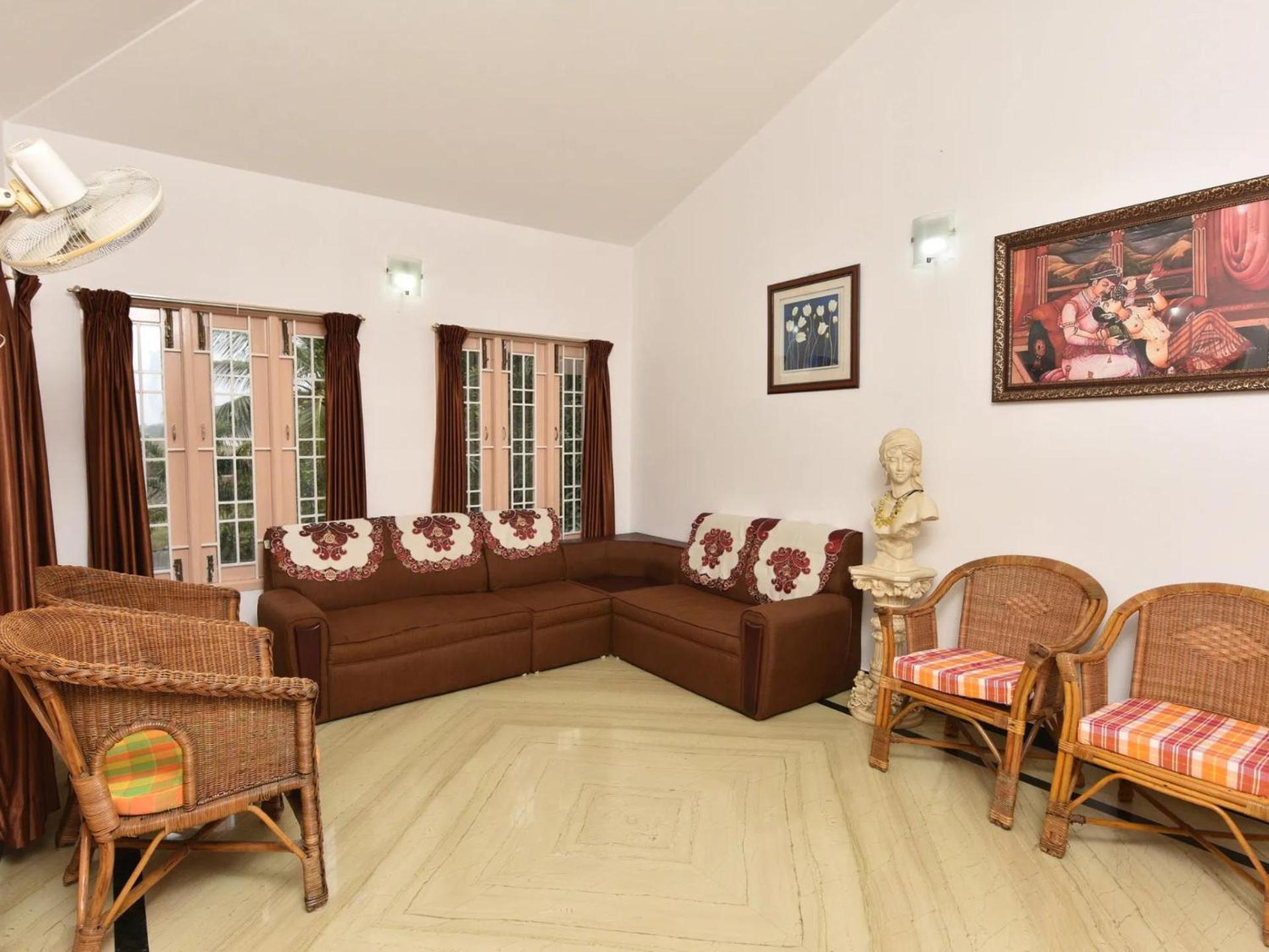 HiveStay Kuvathur