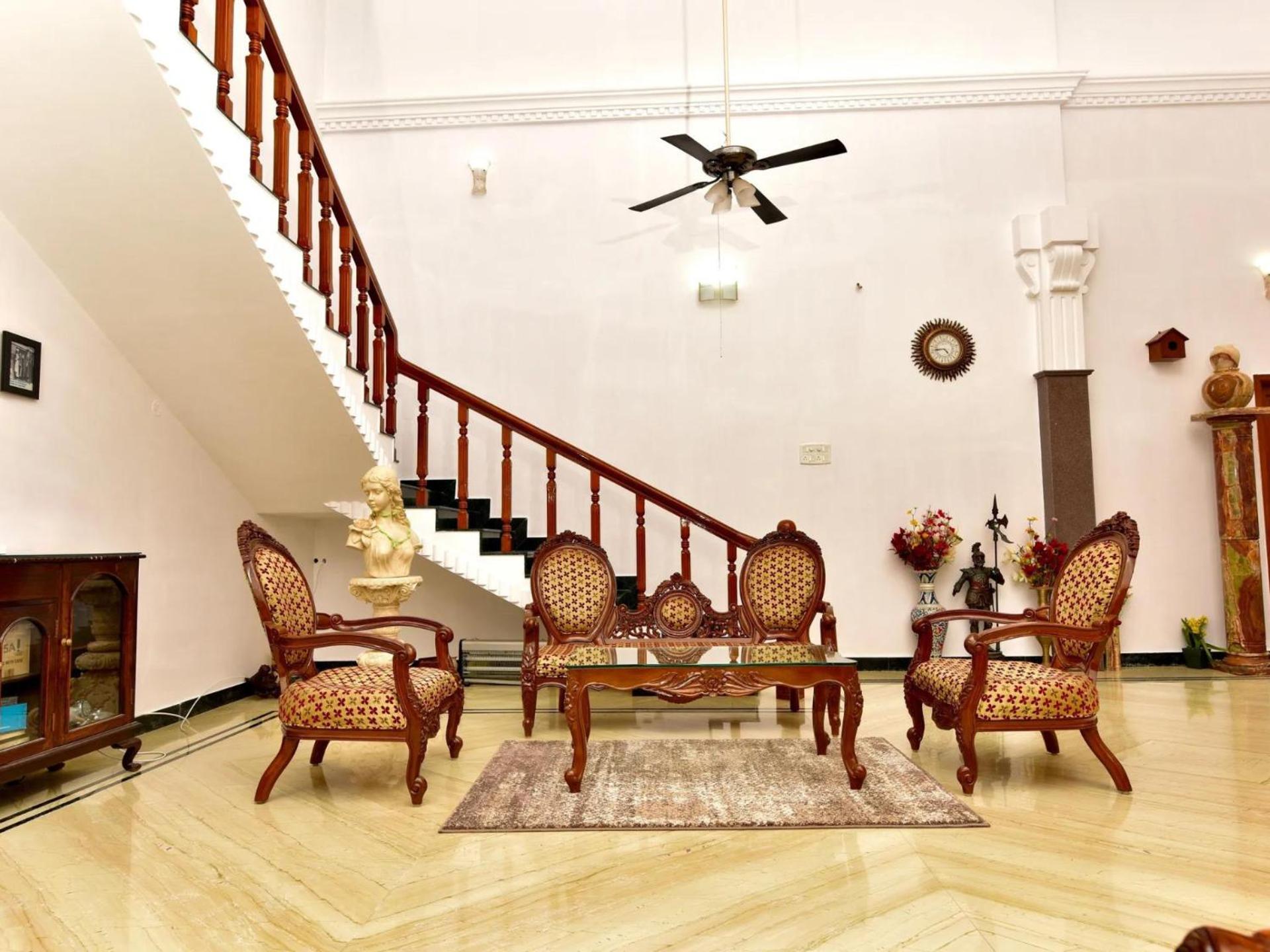 HiveStay Kuvathur
