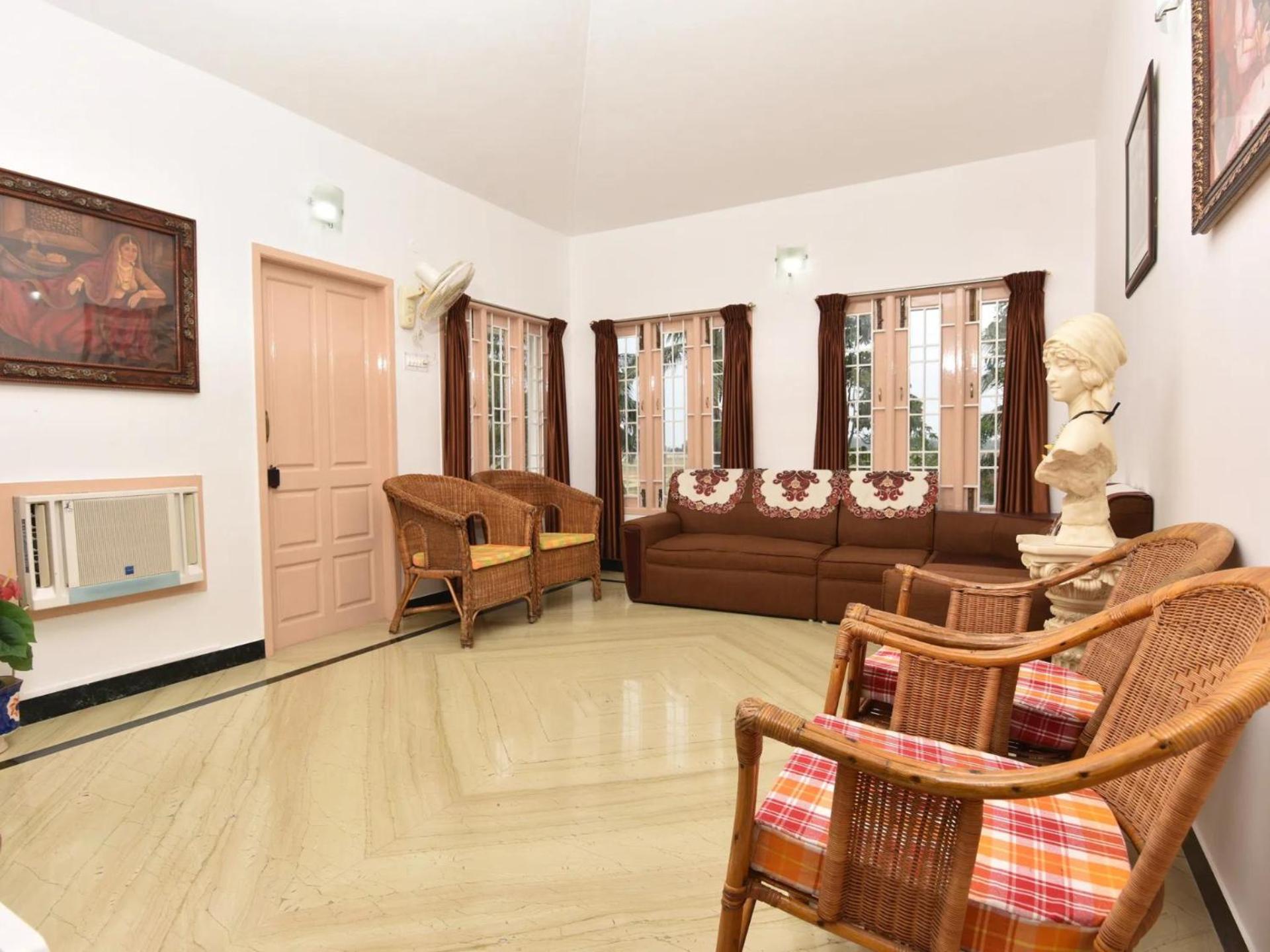 HiveStay Kuvathur