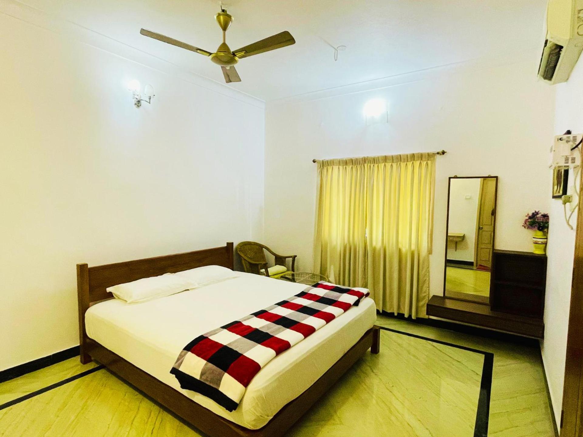 HiveStay Kuvathur