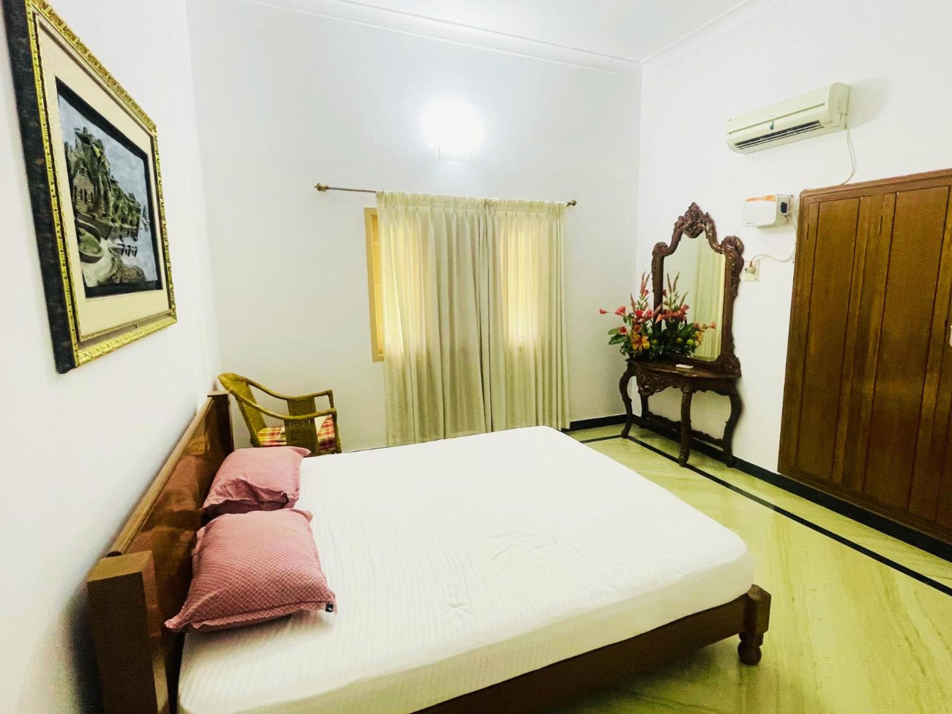HiveStay Kuvathur