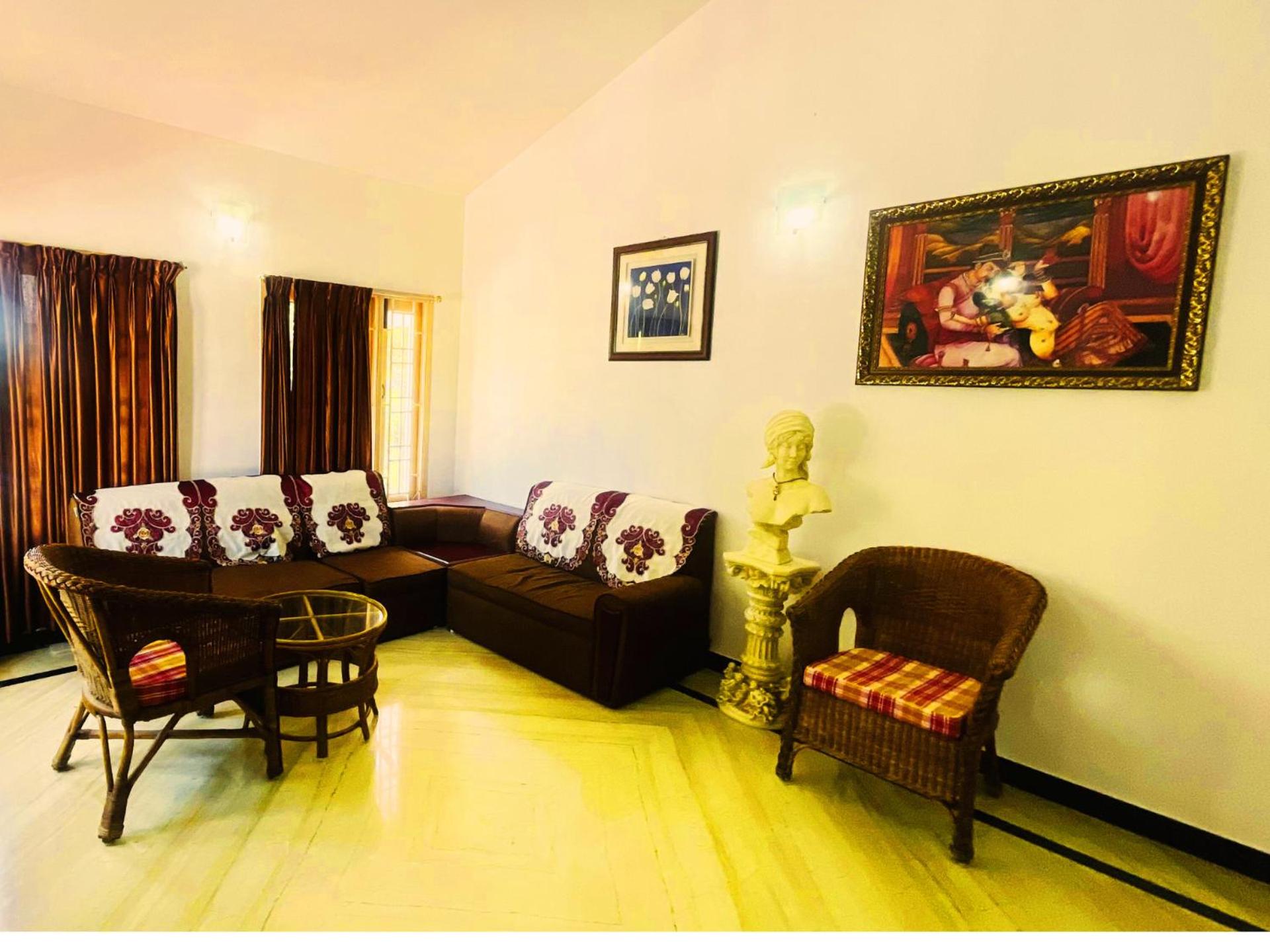 HiveStay Kuvathur